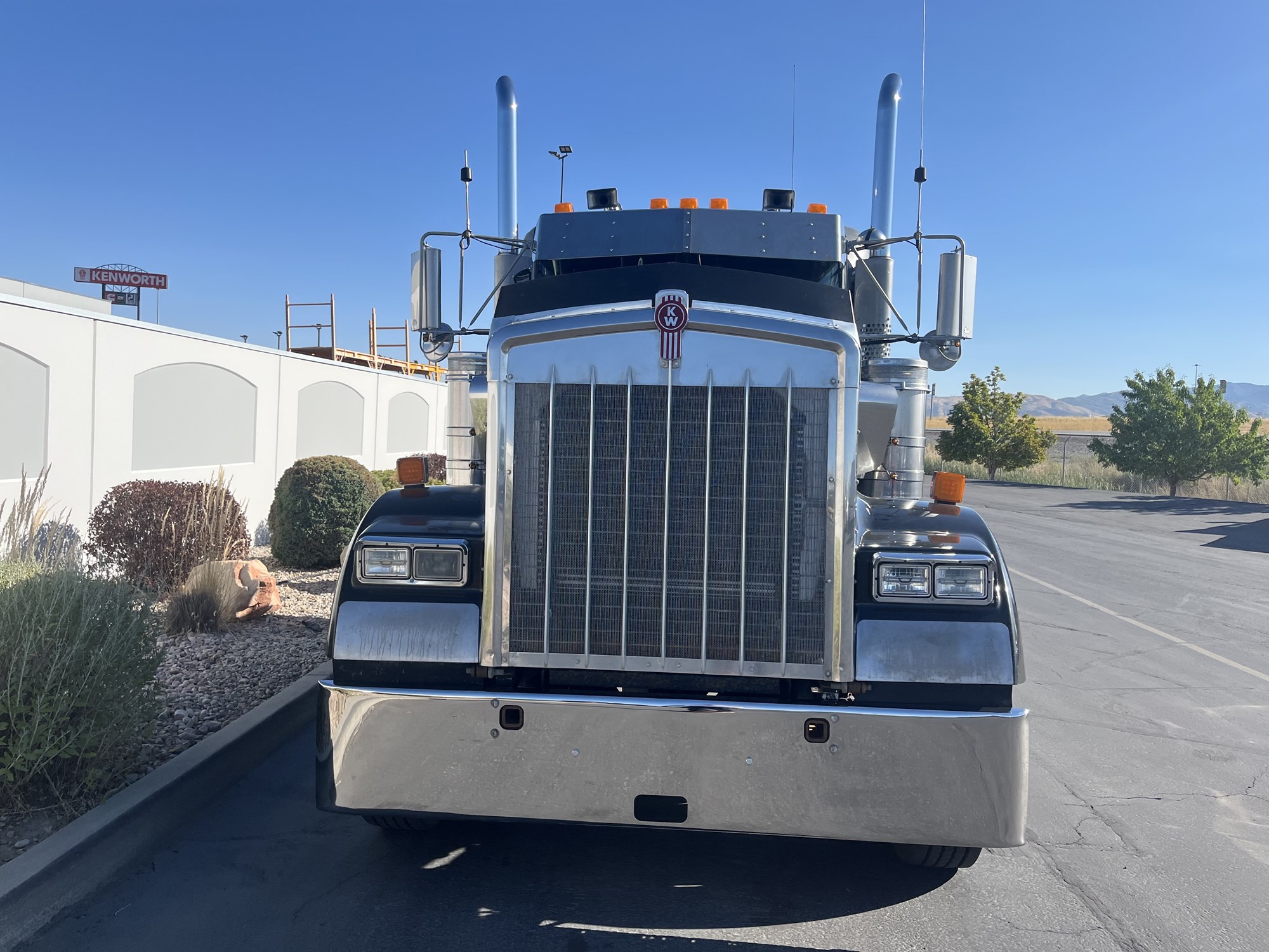 2006 Kenworth W900B - image 3 of 6
