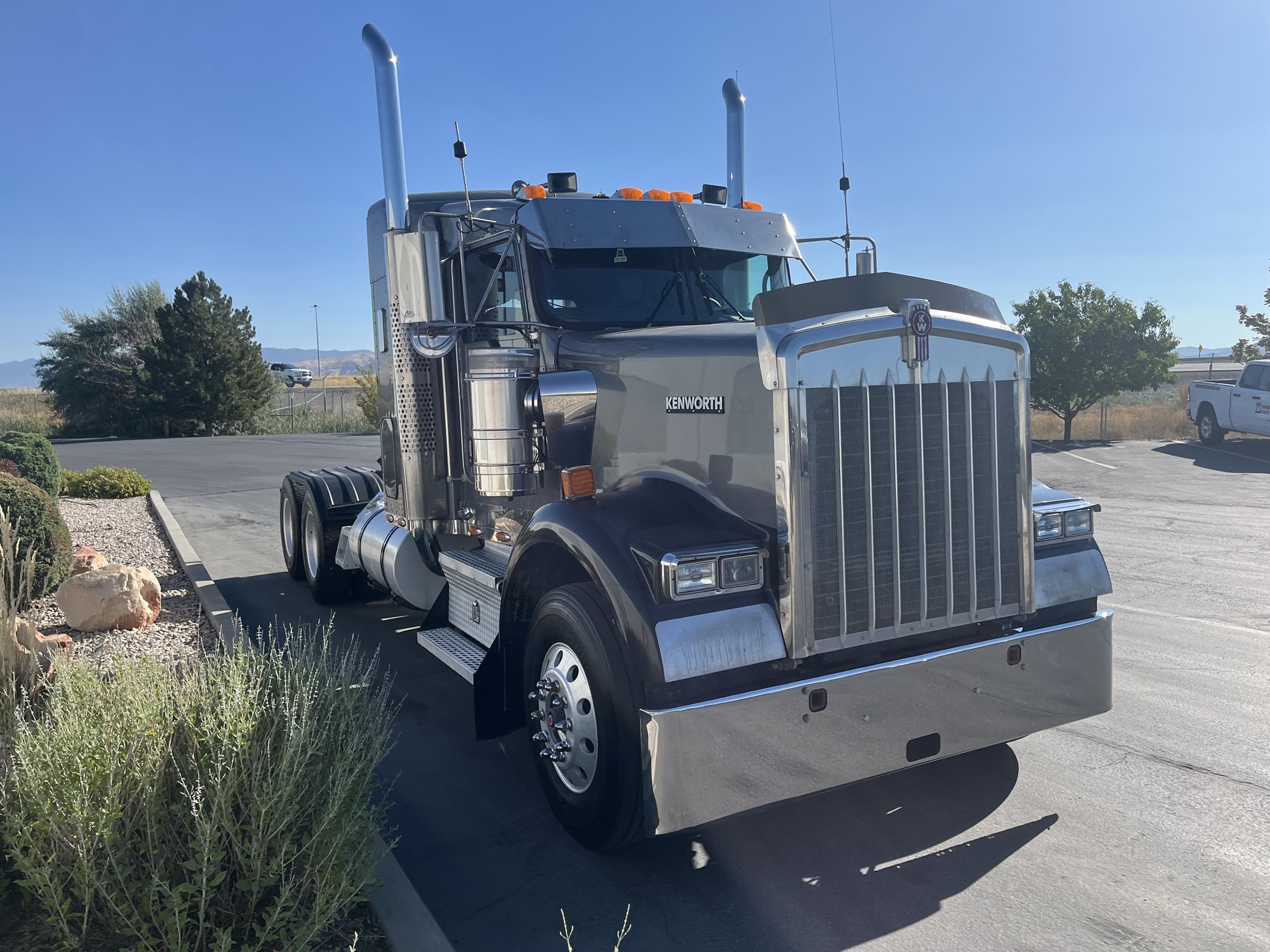 2006 Kenworth W900B - image 4 of 6