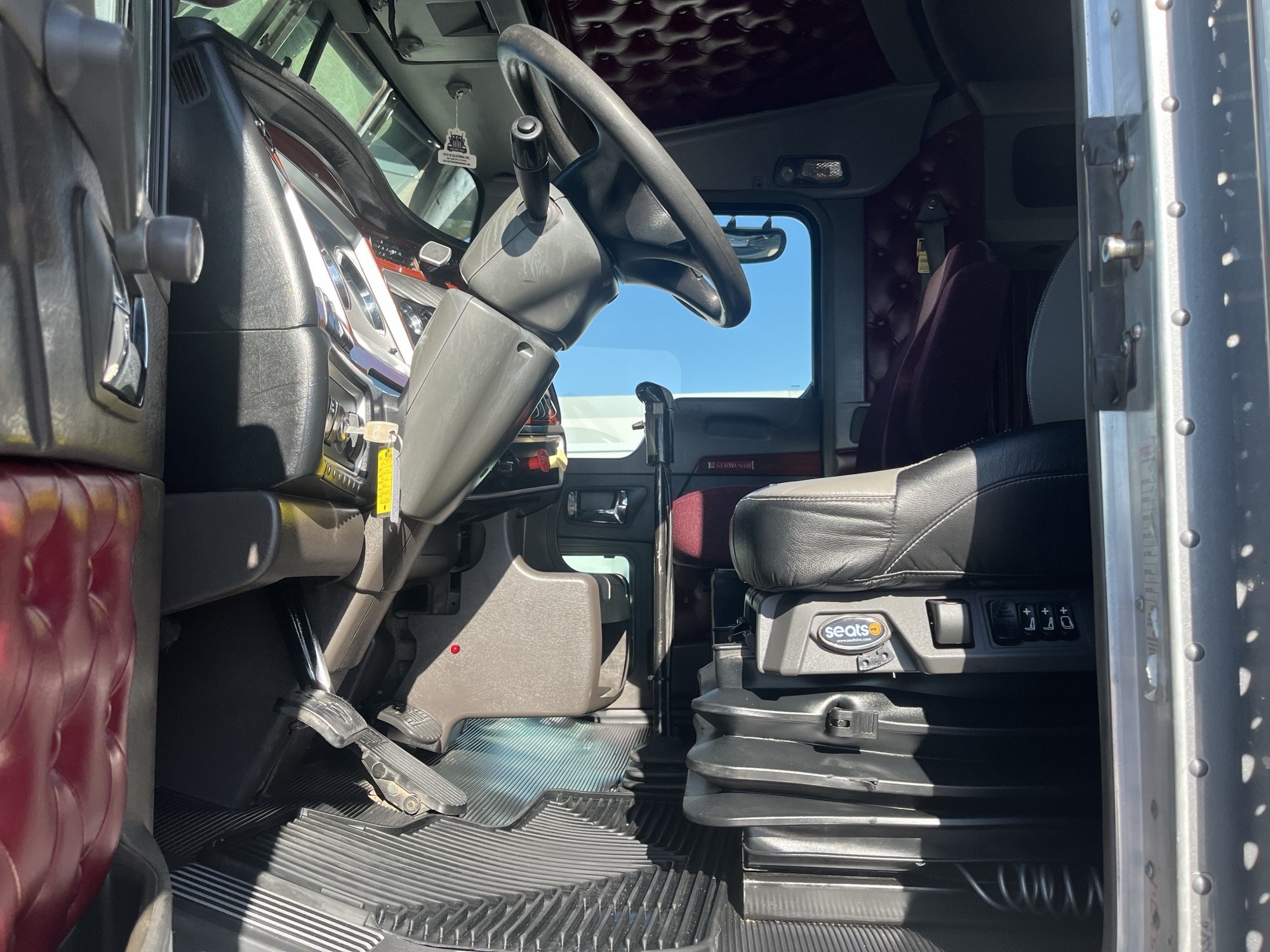 2006 Kenworth W900B - image 6 of 6