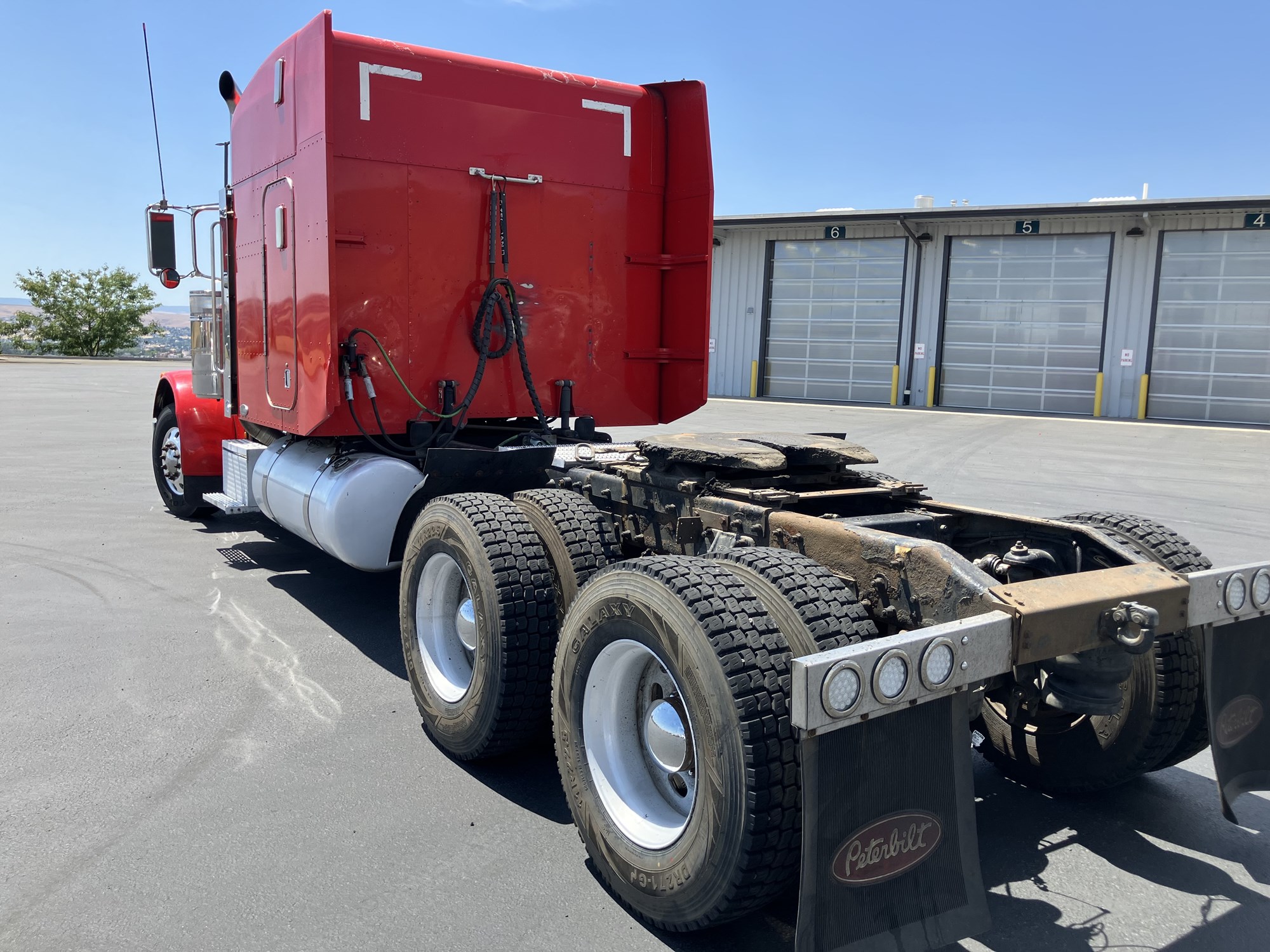 2007 Peterbilt 379 - image 4 of 6