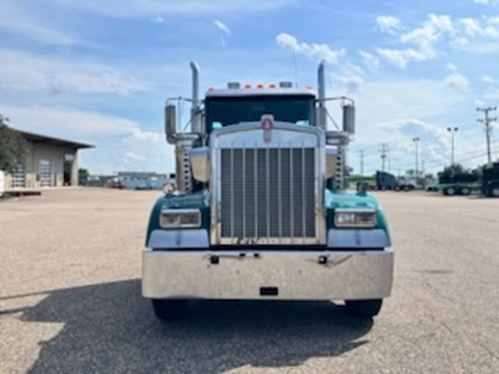 2014 Kenworth W900L - image 2 of 6
