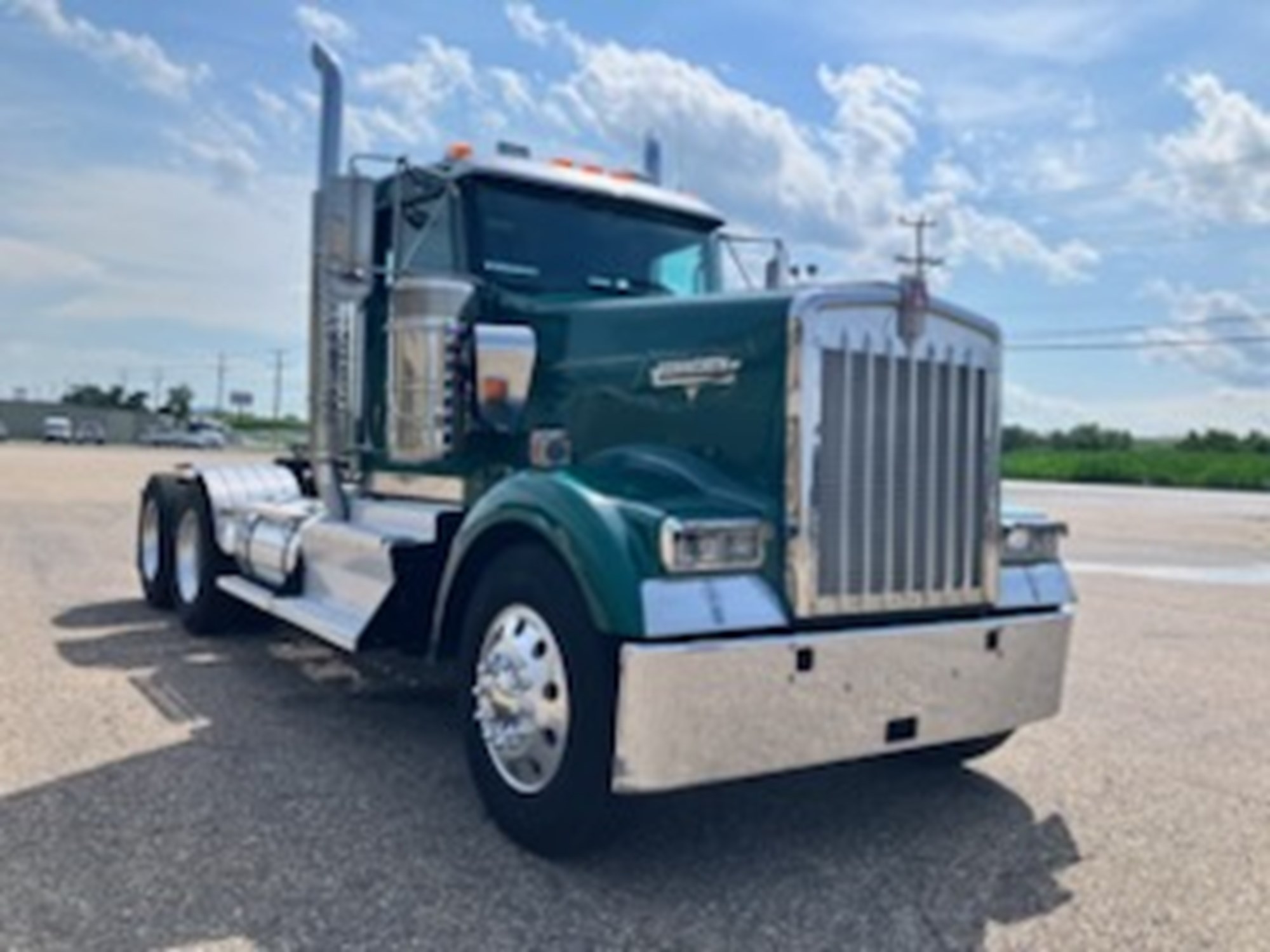 2014 Kenworth W900L - image 3 of 6