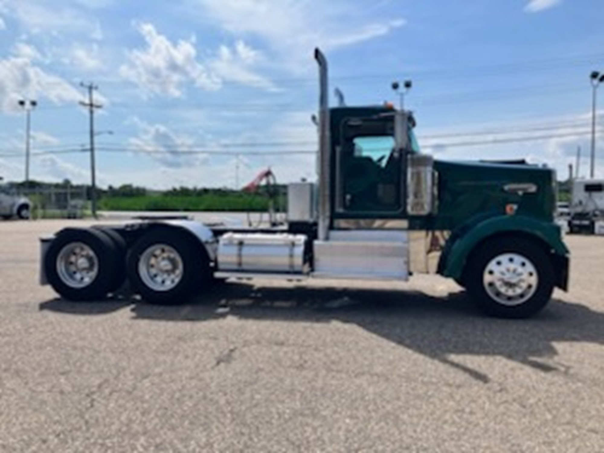 2014 Kenworth W900L - image 4 of 6