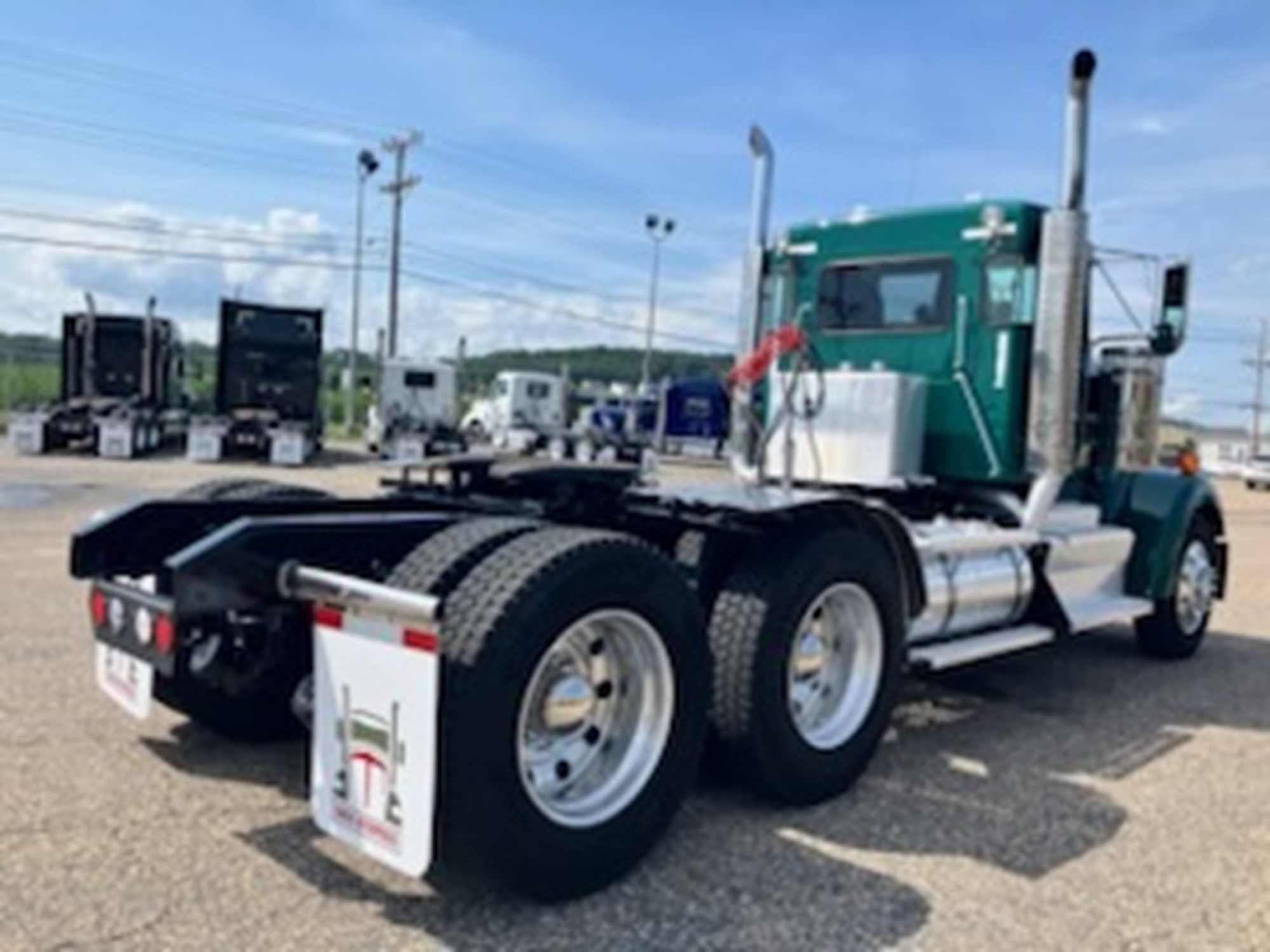 2014 Kenworth W900L - image 5 of 6