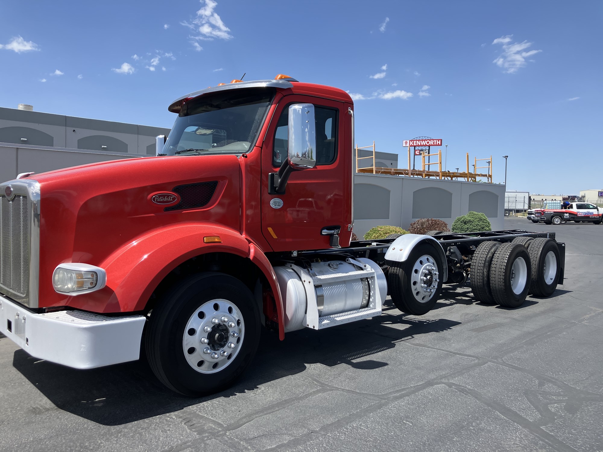 2016 Peterbilt 567 - image 1 of 6