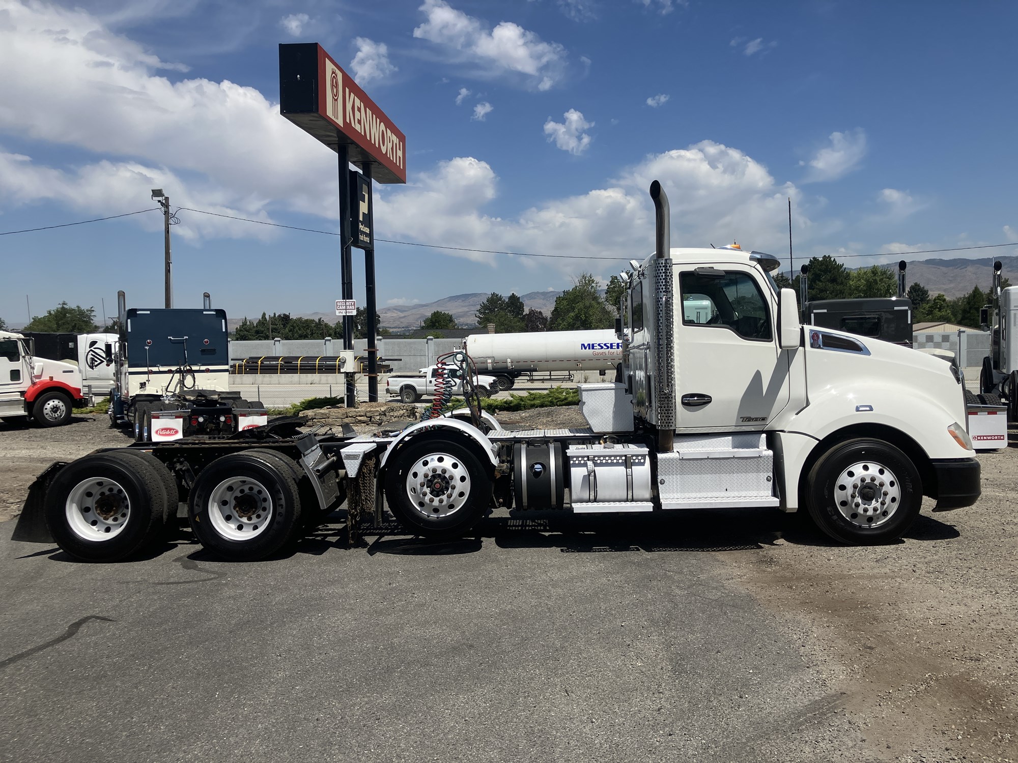 2017 Kenworth T680 - image 6 of 6