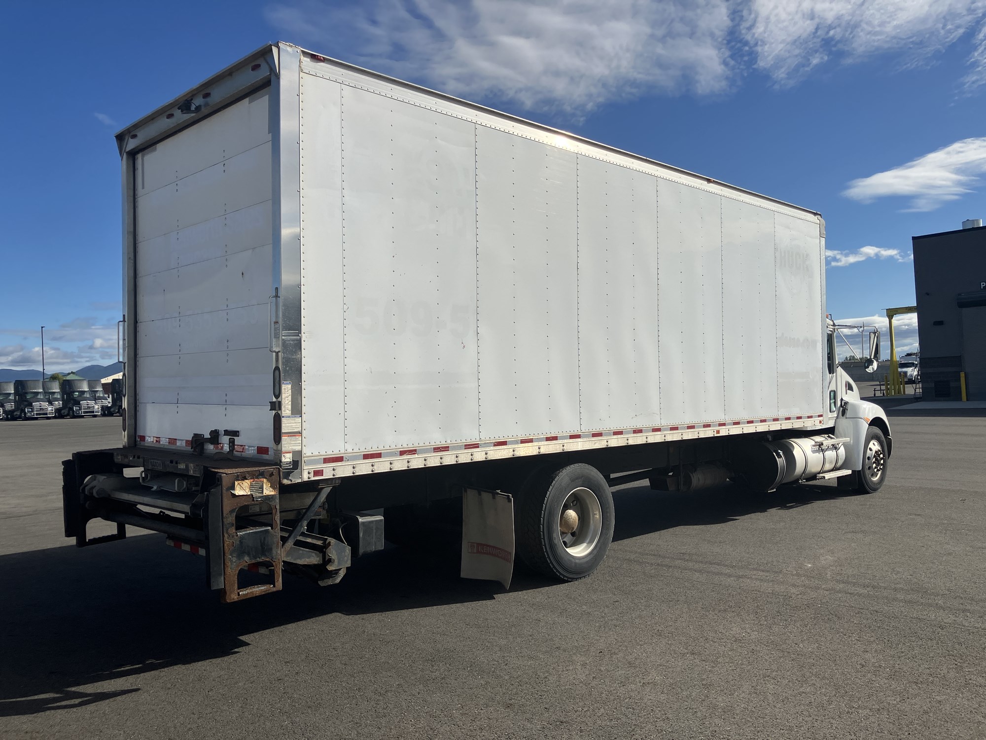 2017 Kenworth T270 - image 5 of 6