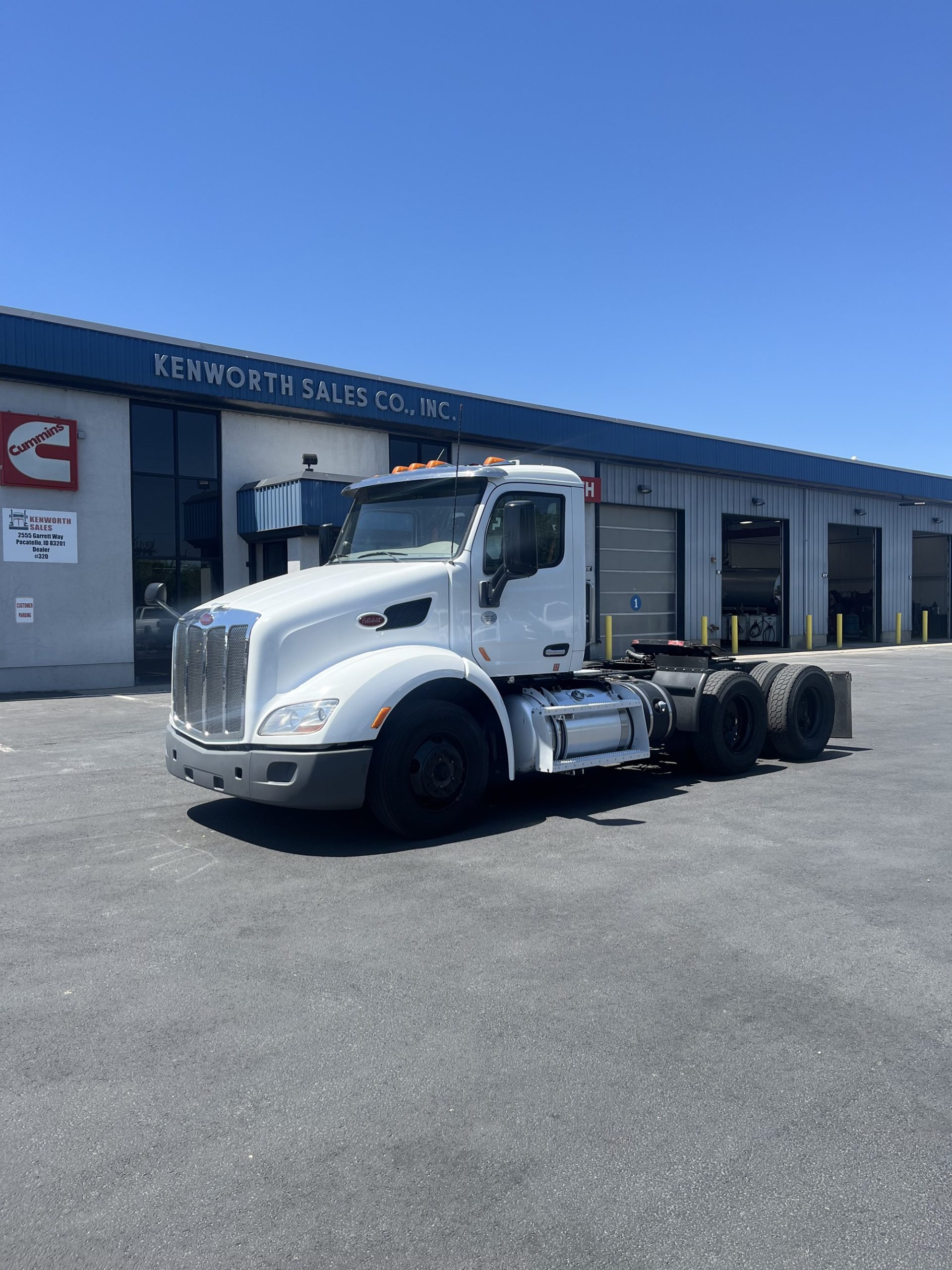 2018 Peterbilt 579 - image 1 of 6