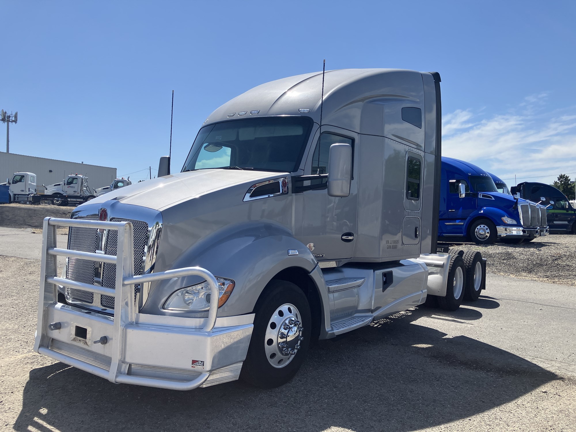 2018 Kenworth T680 - image 1 of 6