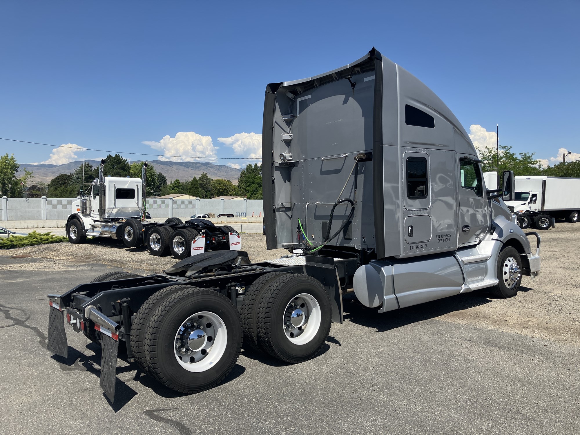 2018 Kenworth T680 - image 5 of 6