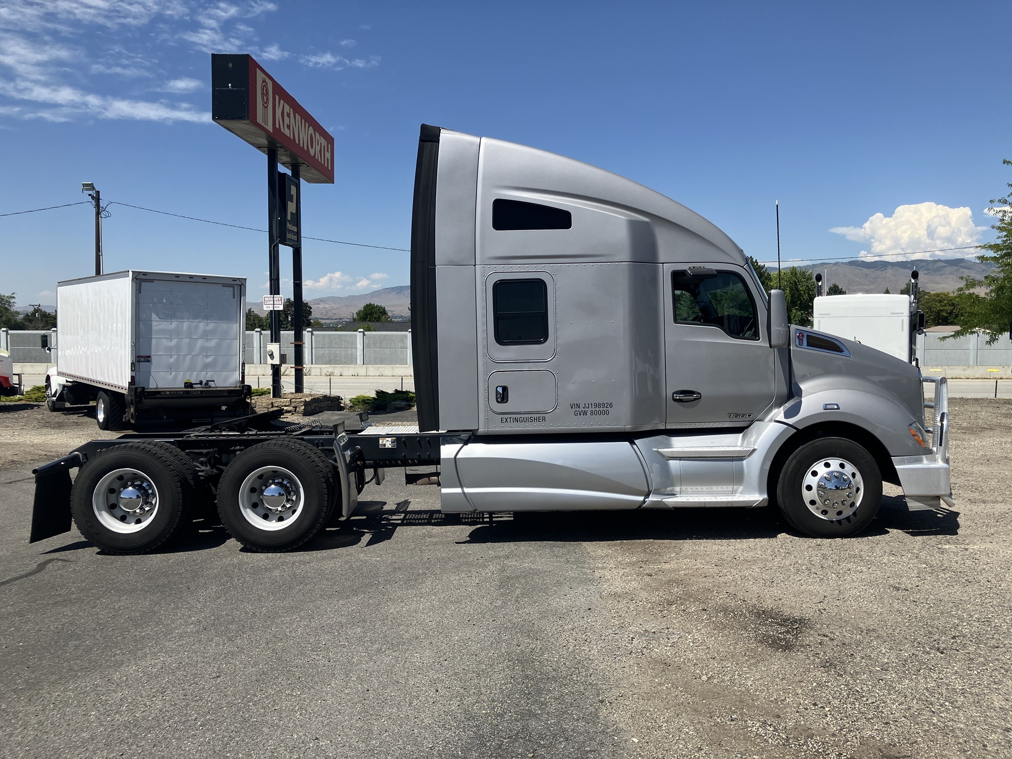 2018 Kenworth T680 - image 6 of 6