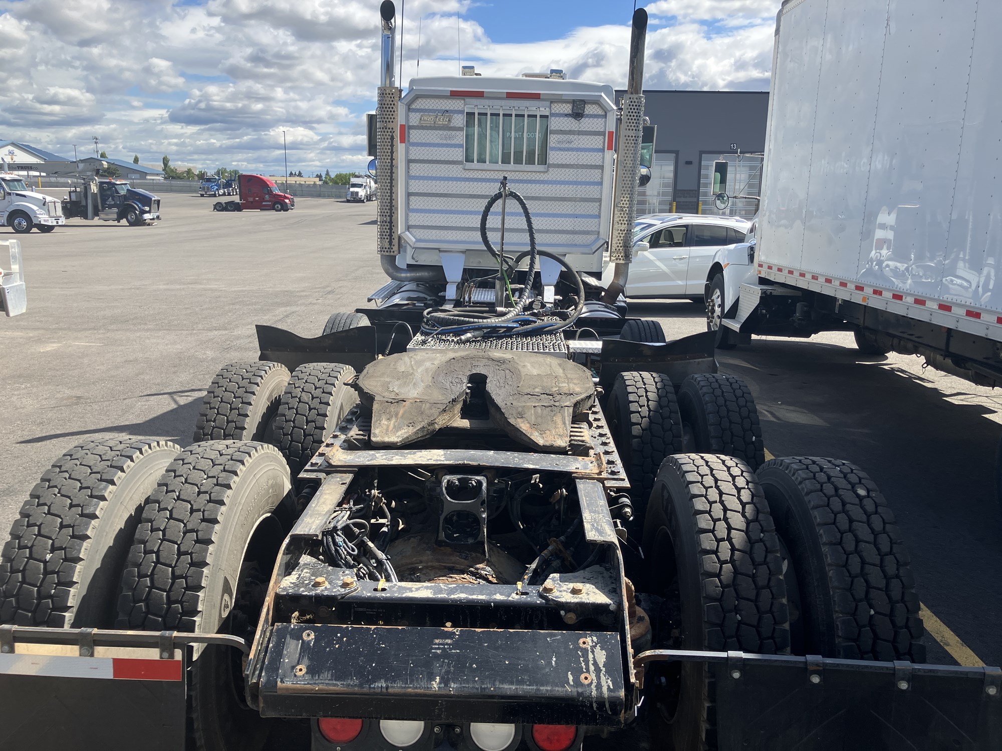 2018 Kenworth T800 - image 3 of 6
