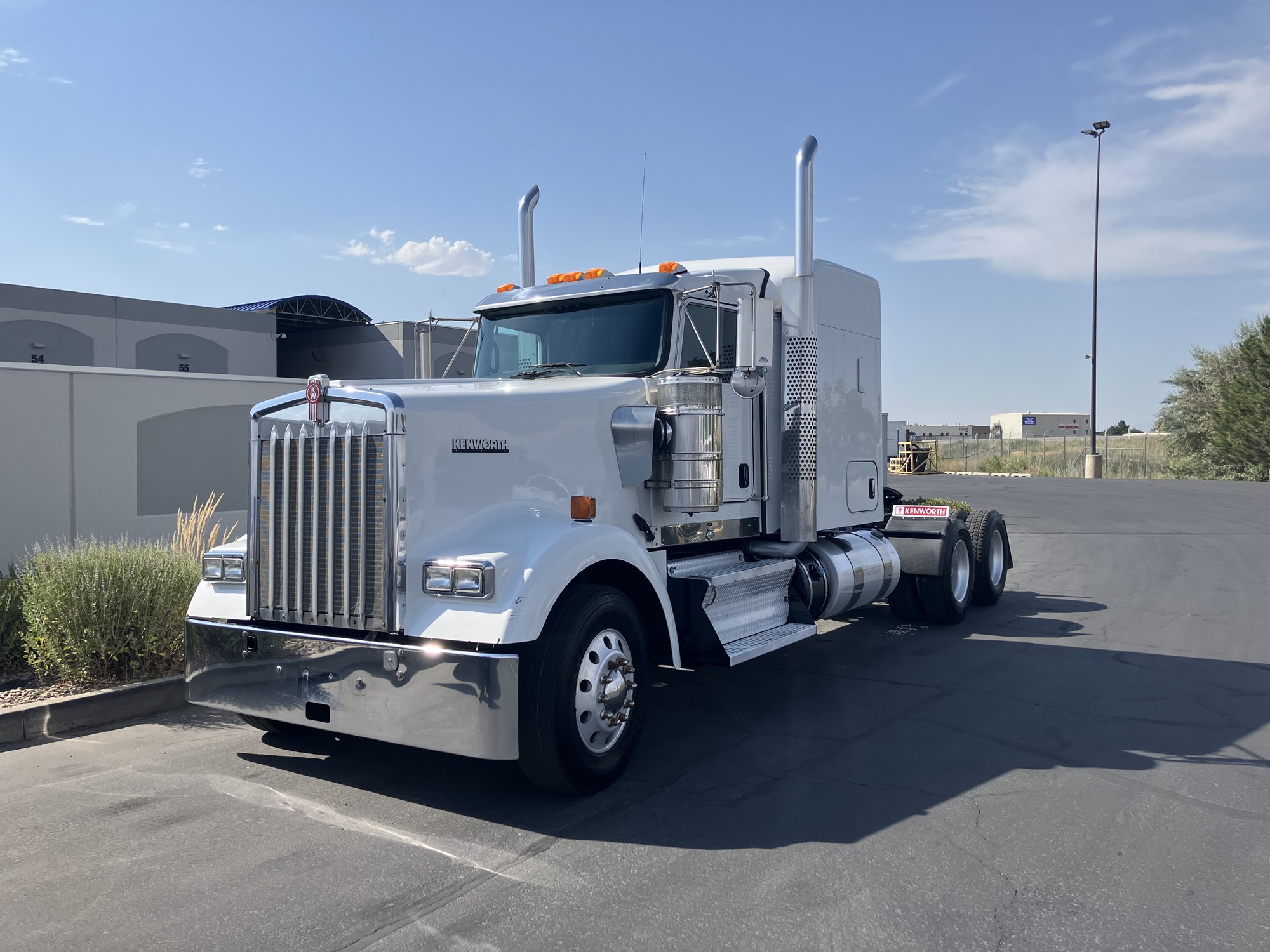 2018 Kenworth W900 - image 2 of 6