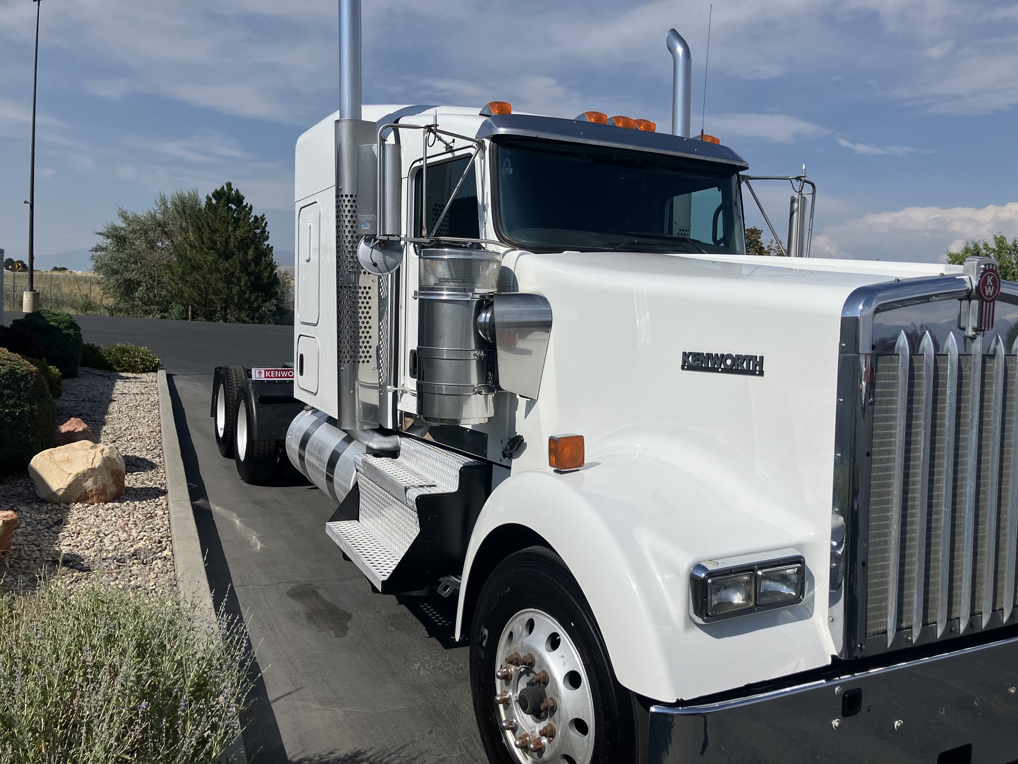 2018 Kenworth W900 - image 4 of 6