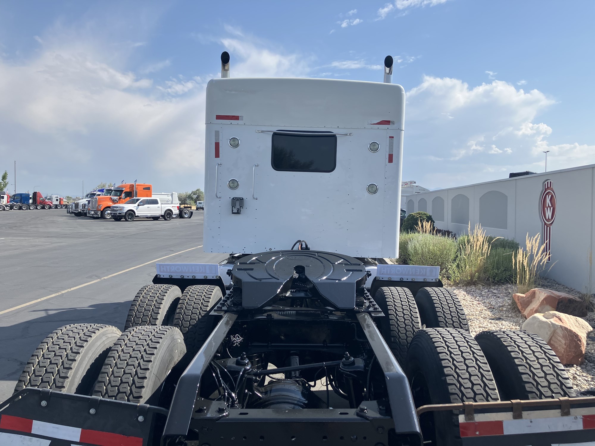 2018 Kenworth W900 - image 5 of 6