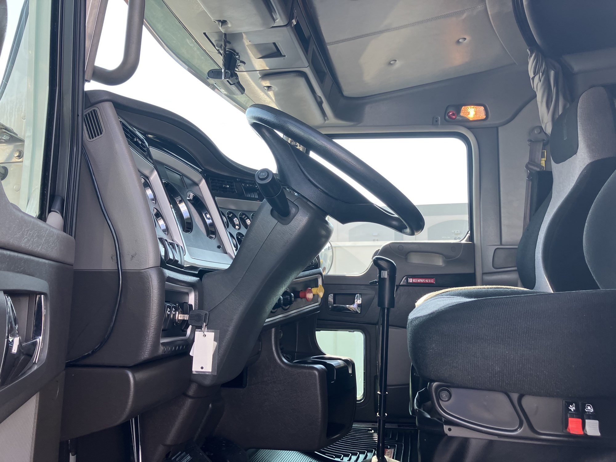 2018 Kenworth W900 - image 6 of 6