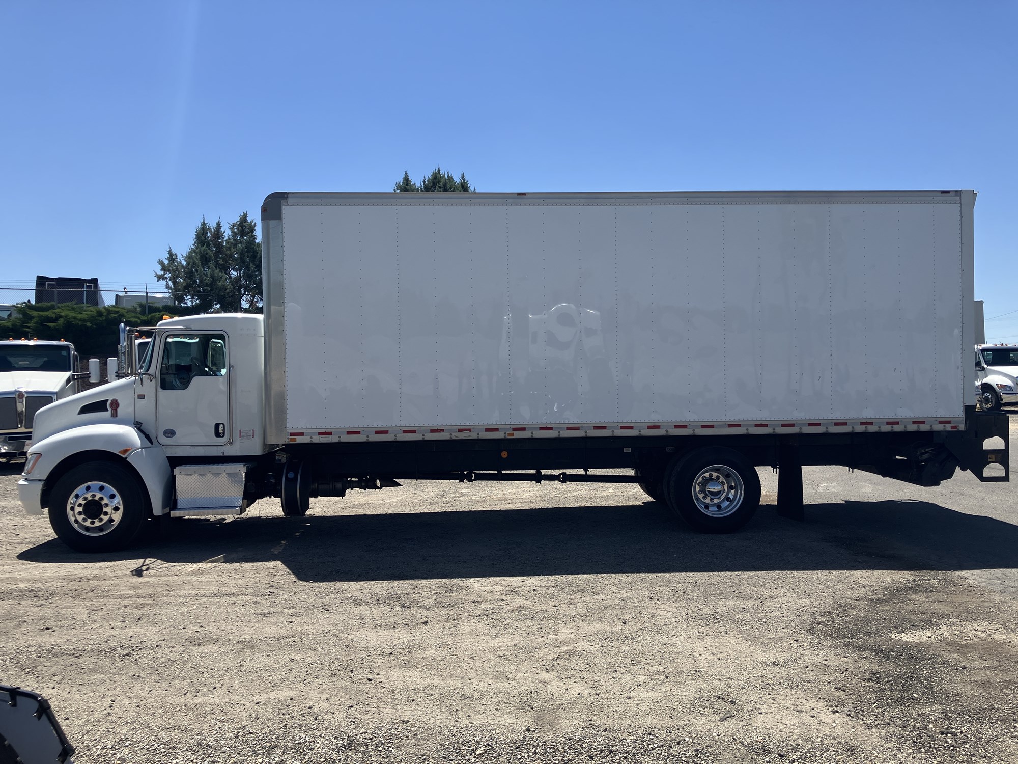 2018 Kenworth T270 - image 2 of 6