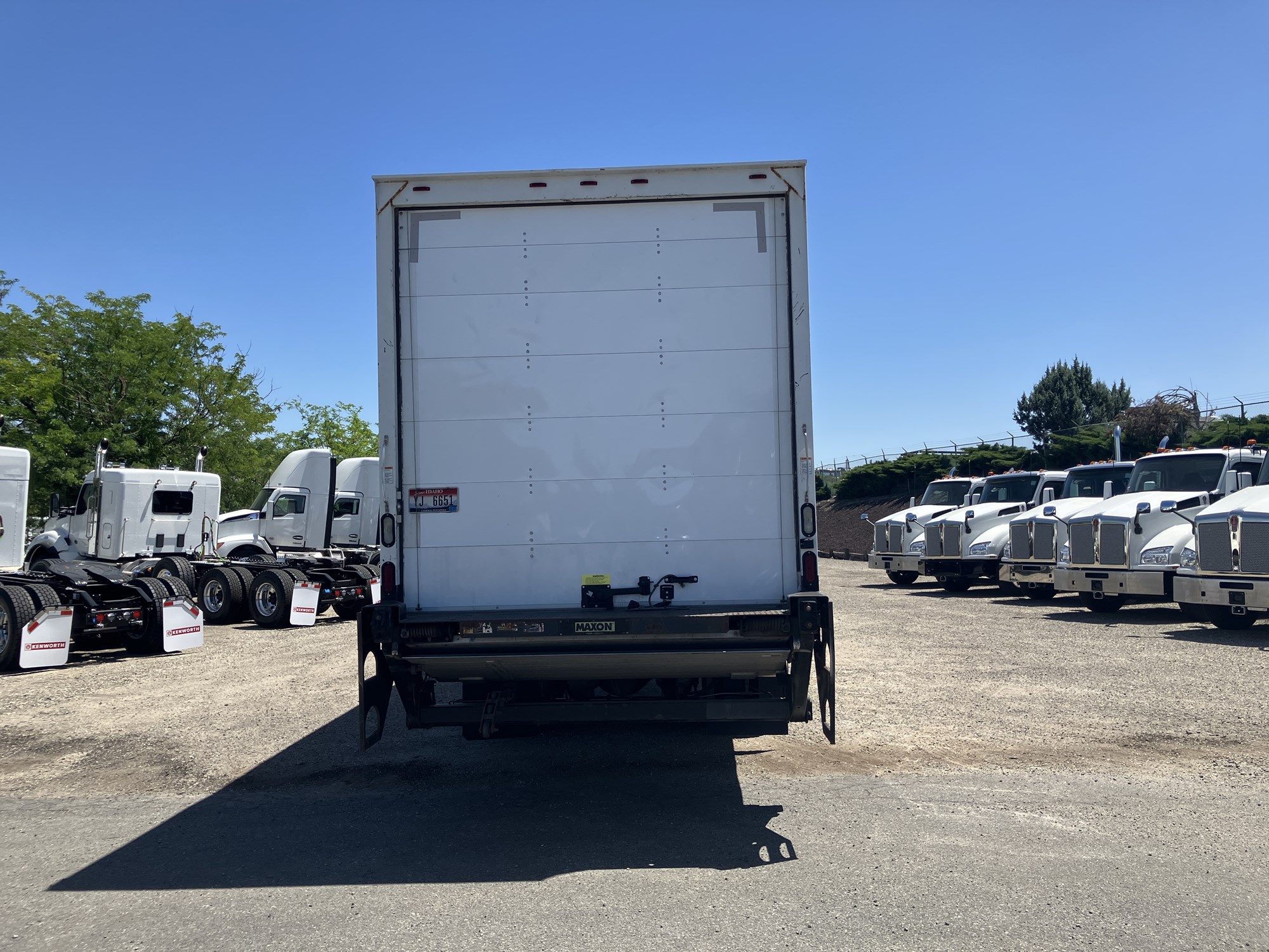 2018 Kenworth T270 - image 4 of 6
