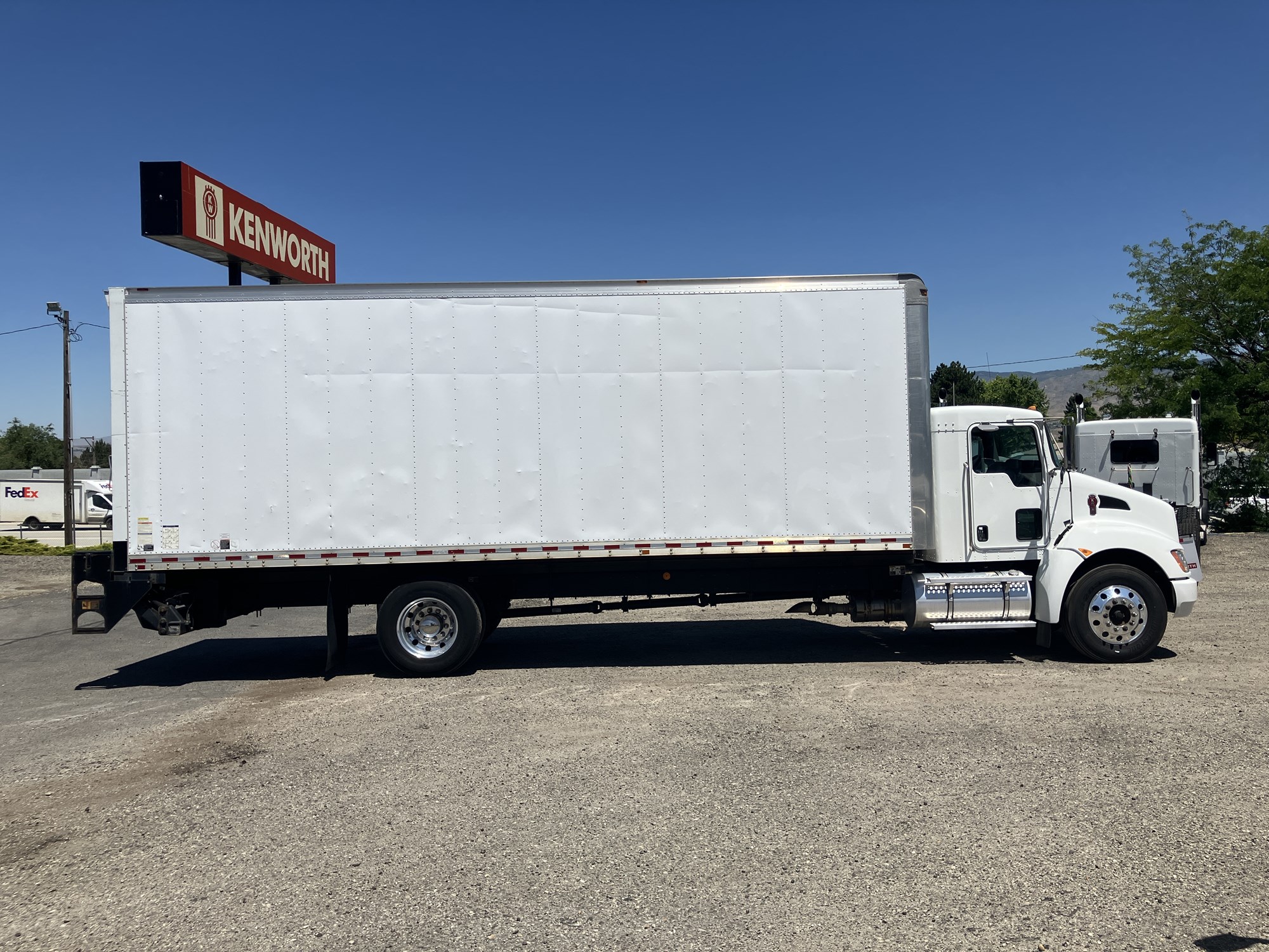 2018 Kenworth T270 - image 6 of 6