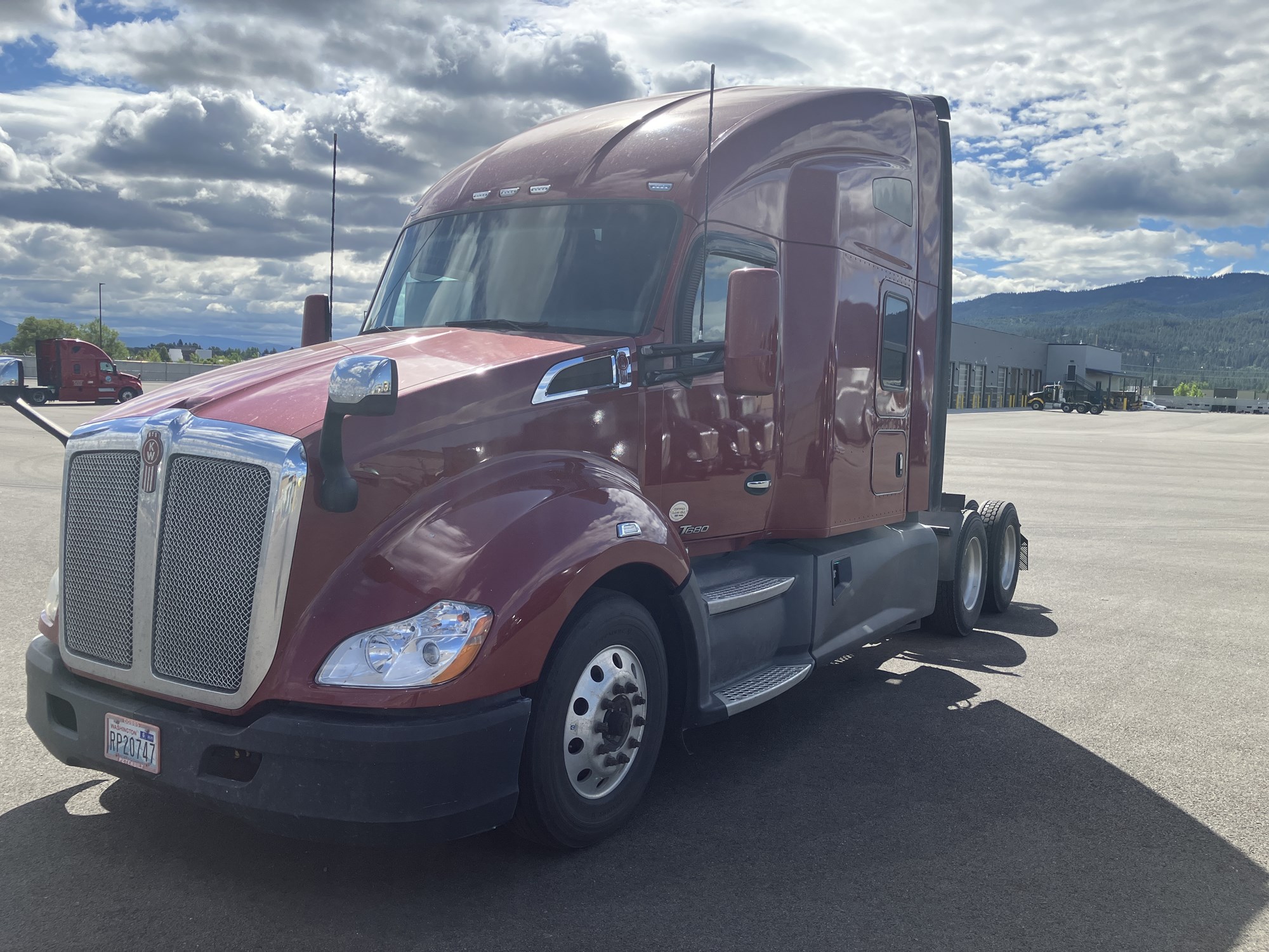2019 Kenworth T680 - image 1 of 6