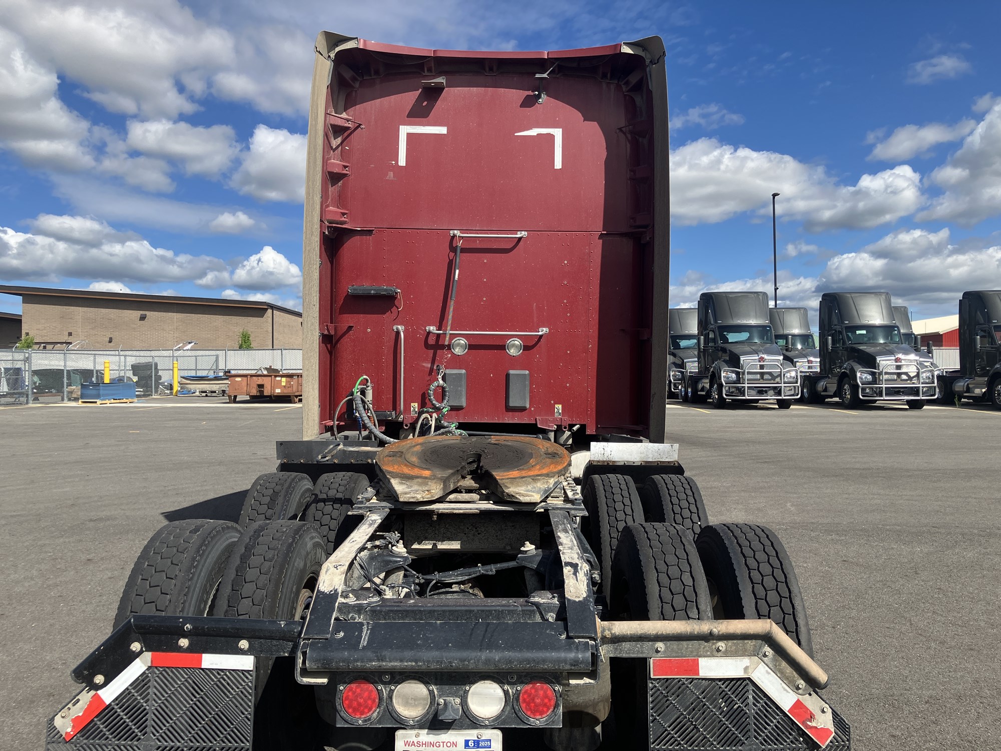 2019 Kenworth T680 - image 4 of 6