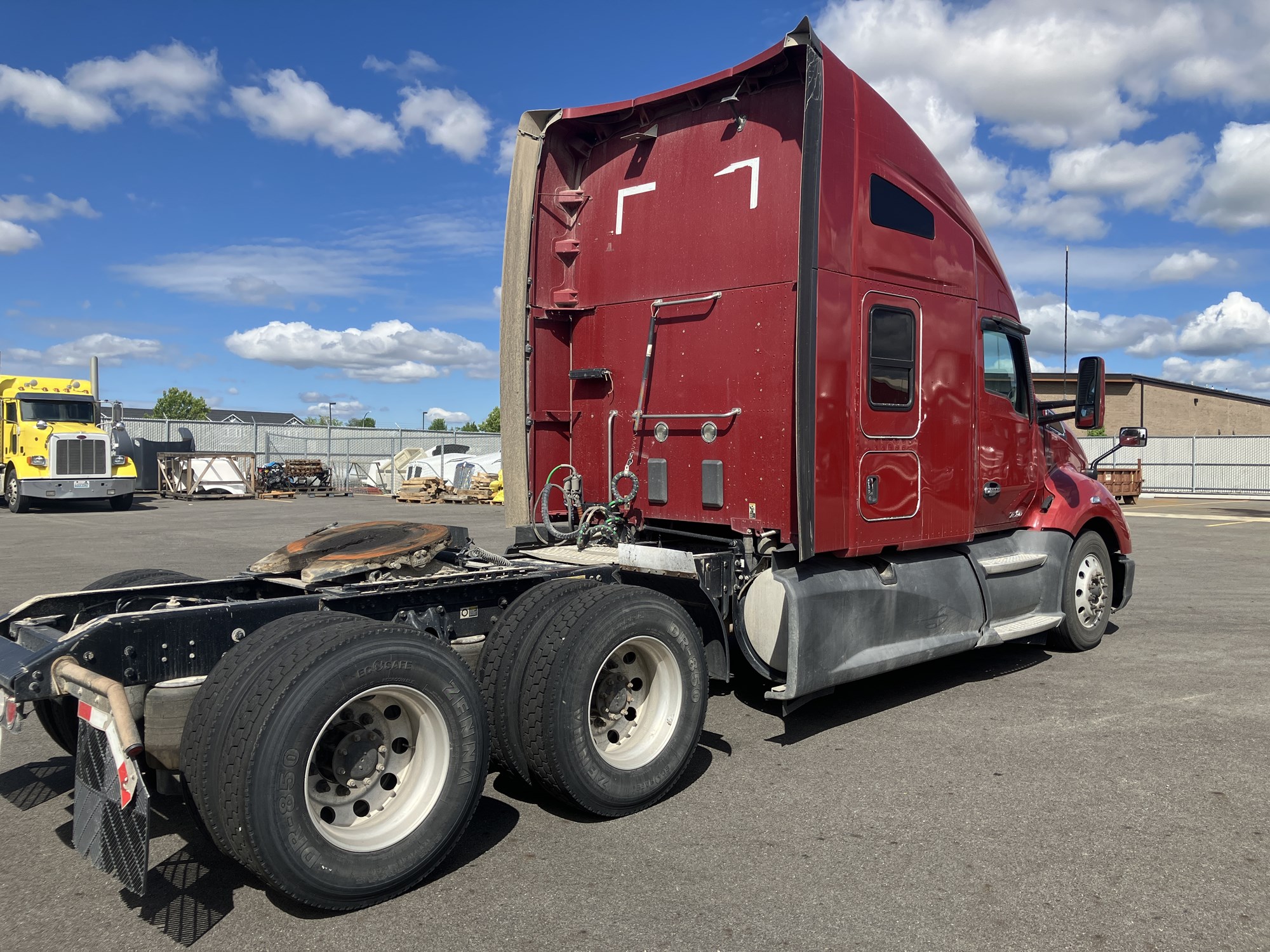 2019 Kenworth T680 - image 5 of 6