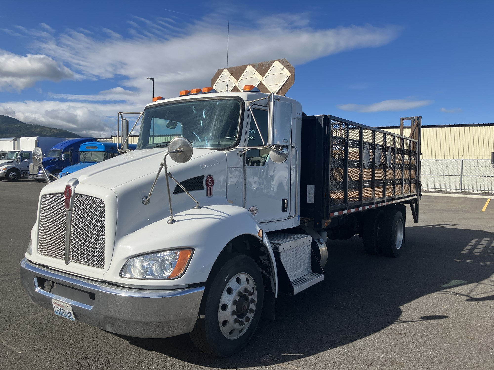 2019 Kenworth T270 - image 1 of 6