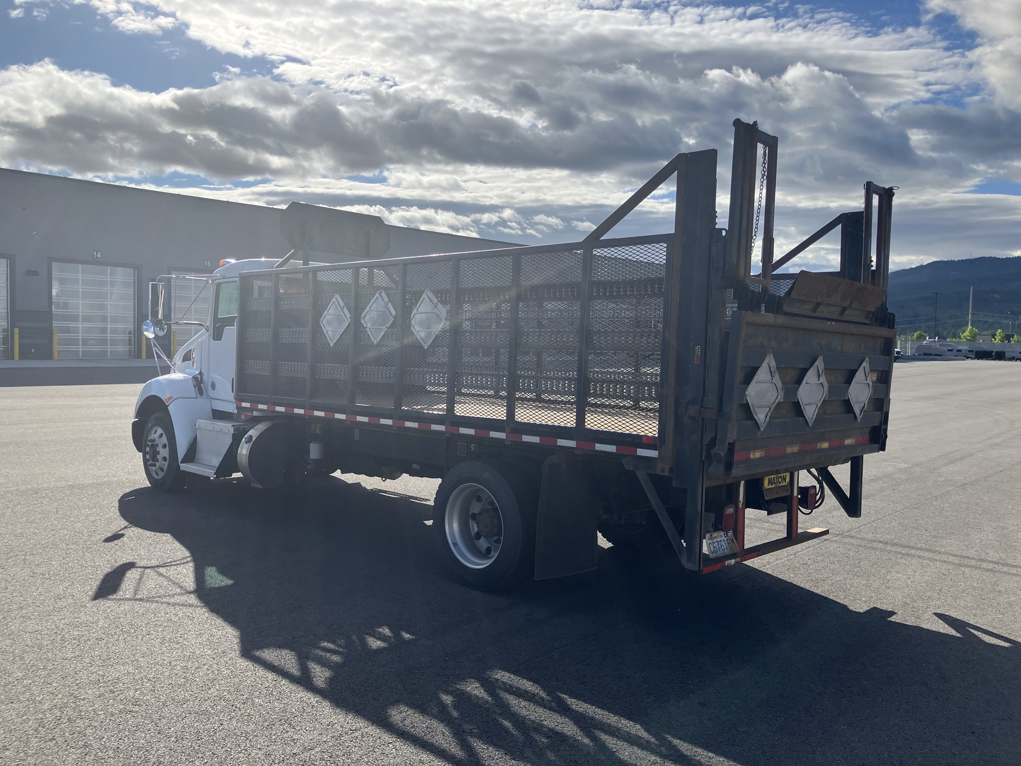 2019 Kenworth T270 - image 3 of 6