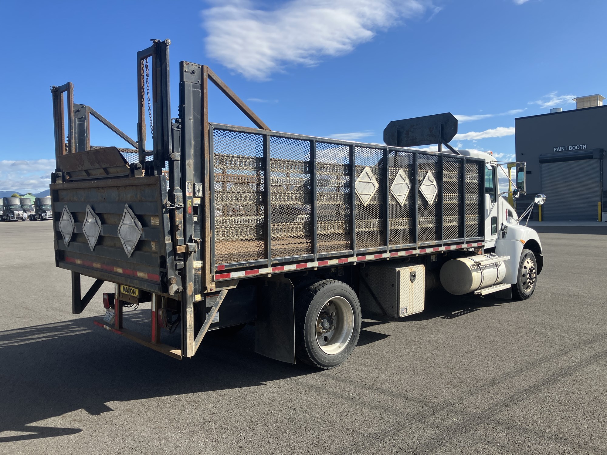 2019 Kenworth T270 - image 5 of 6