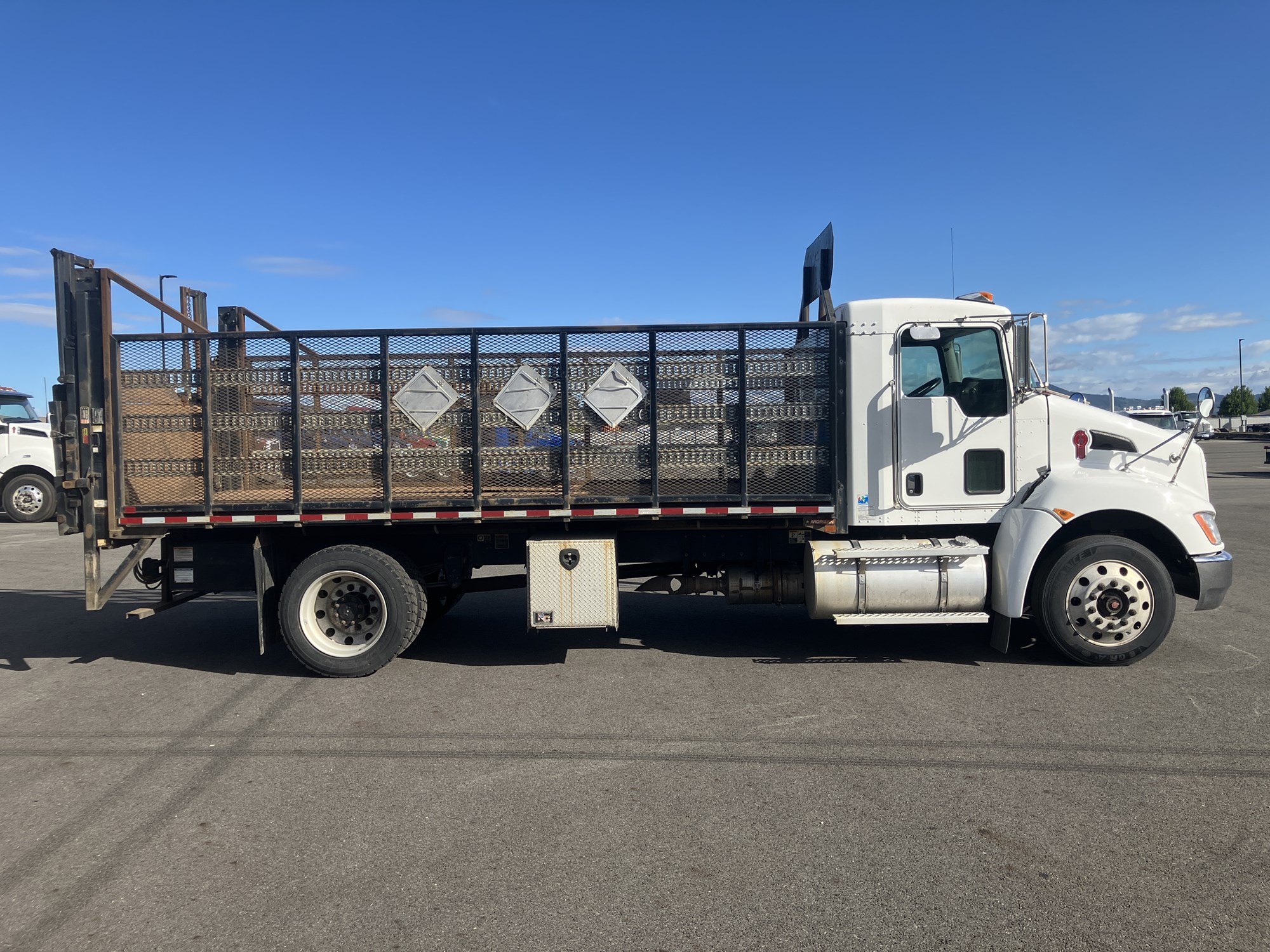 2019 Kenworth T270 - image 6 of 6