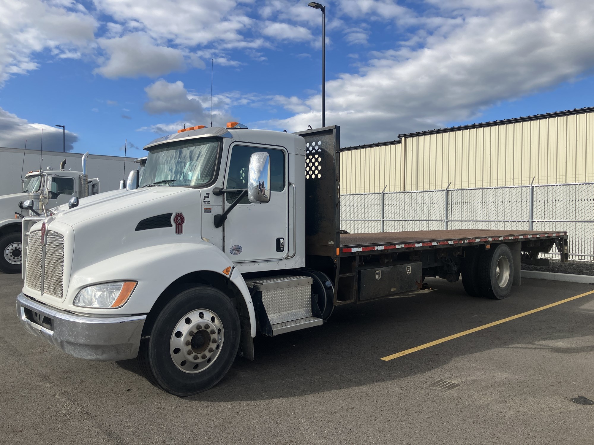 2019 Kenworth T270 - image 1 of 6