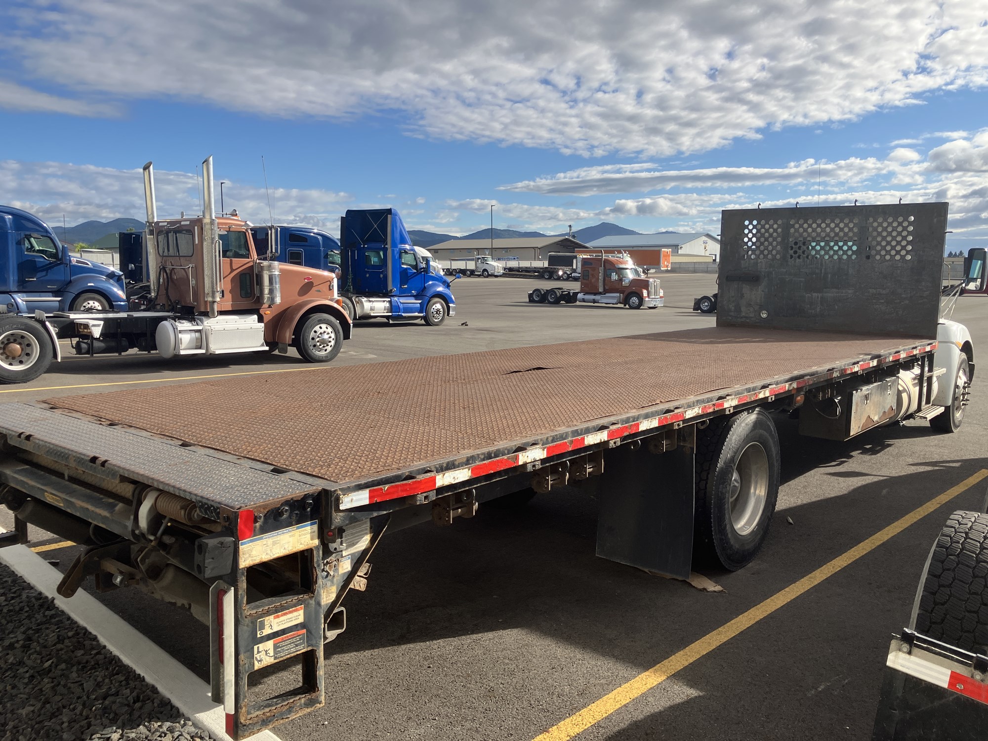 2019 Kenworth T270 - image 4 of 6