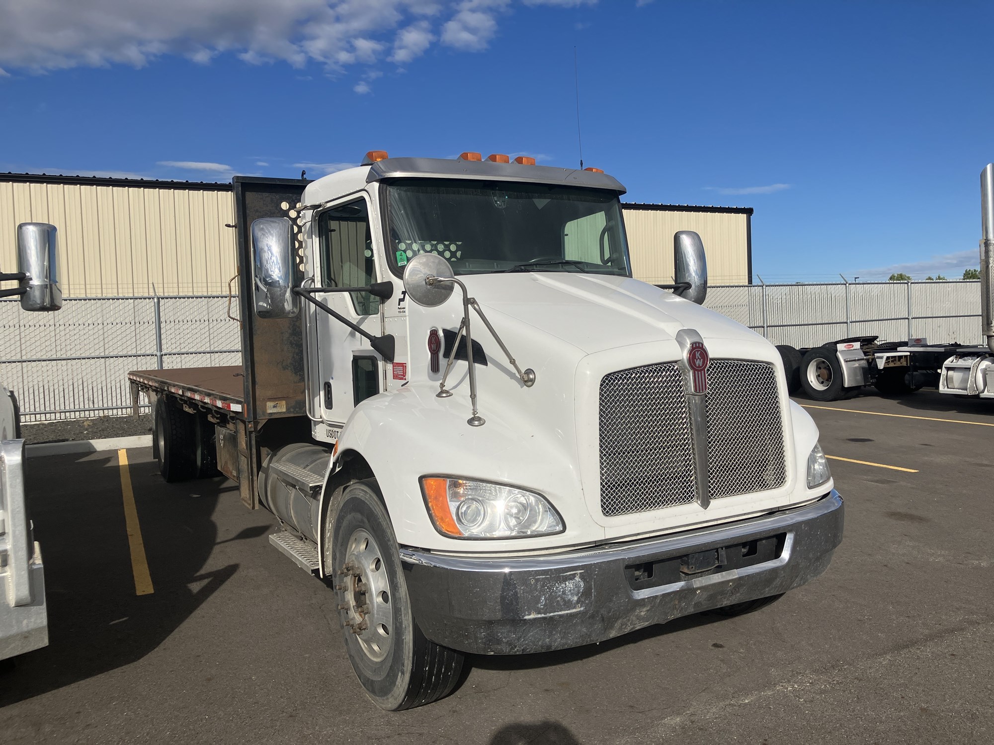 2019 Kenworth T270 - image 5 of 6