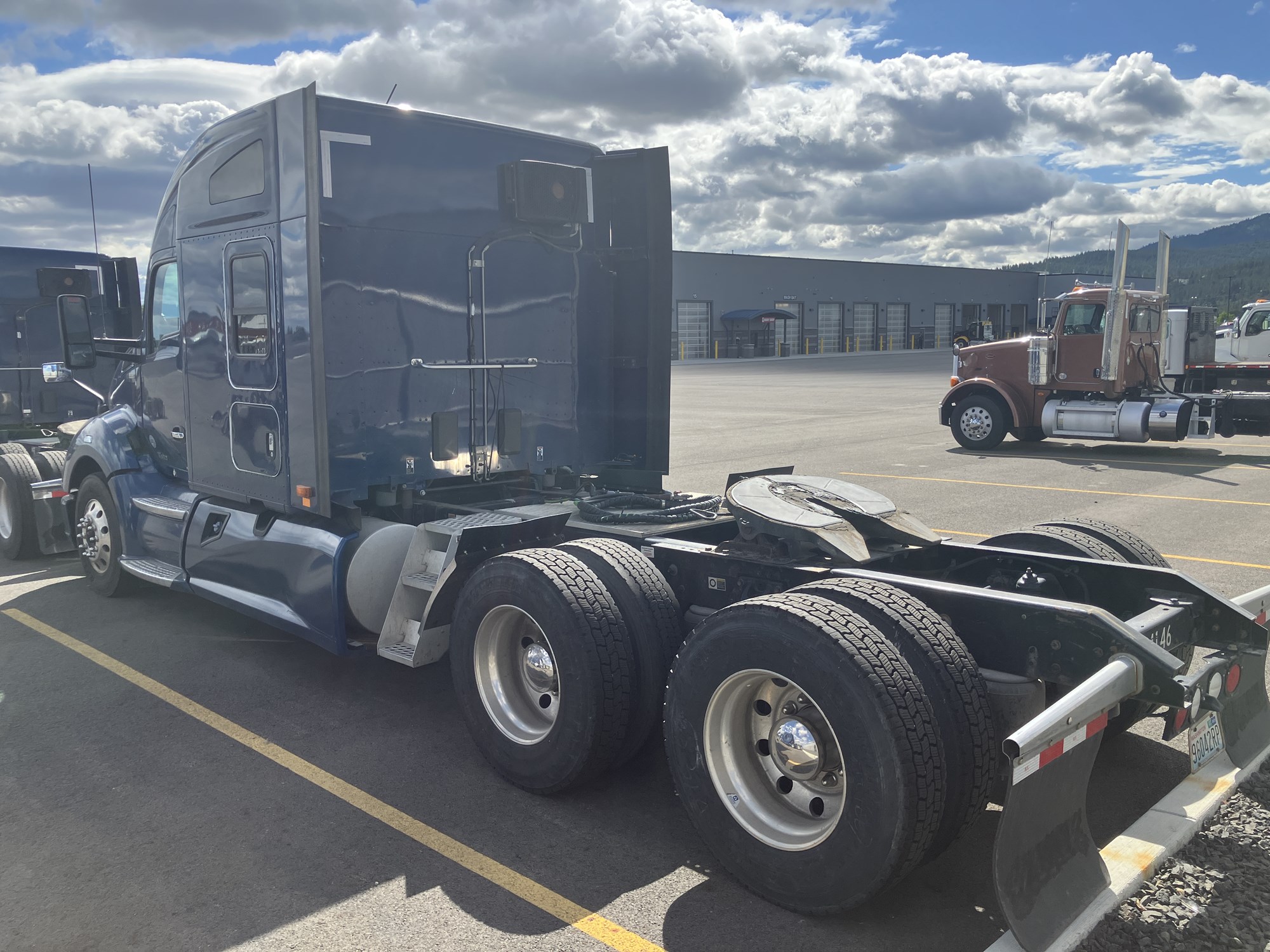 2020 Kenworth T680 - image 2 of 6