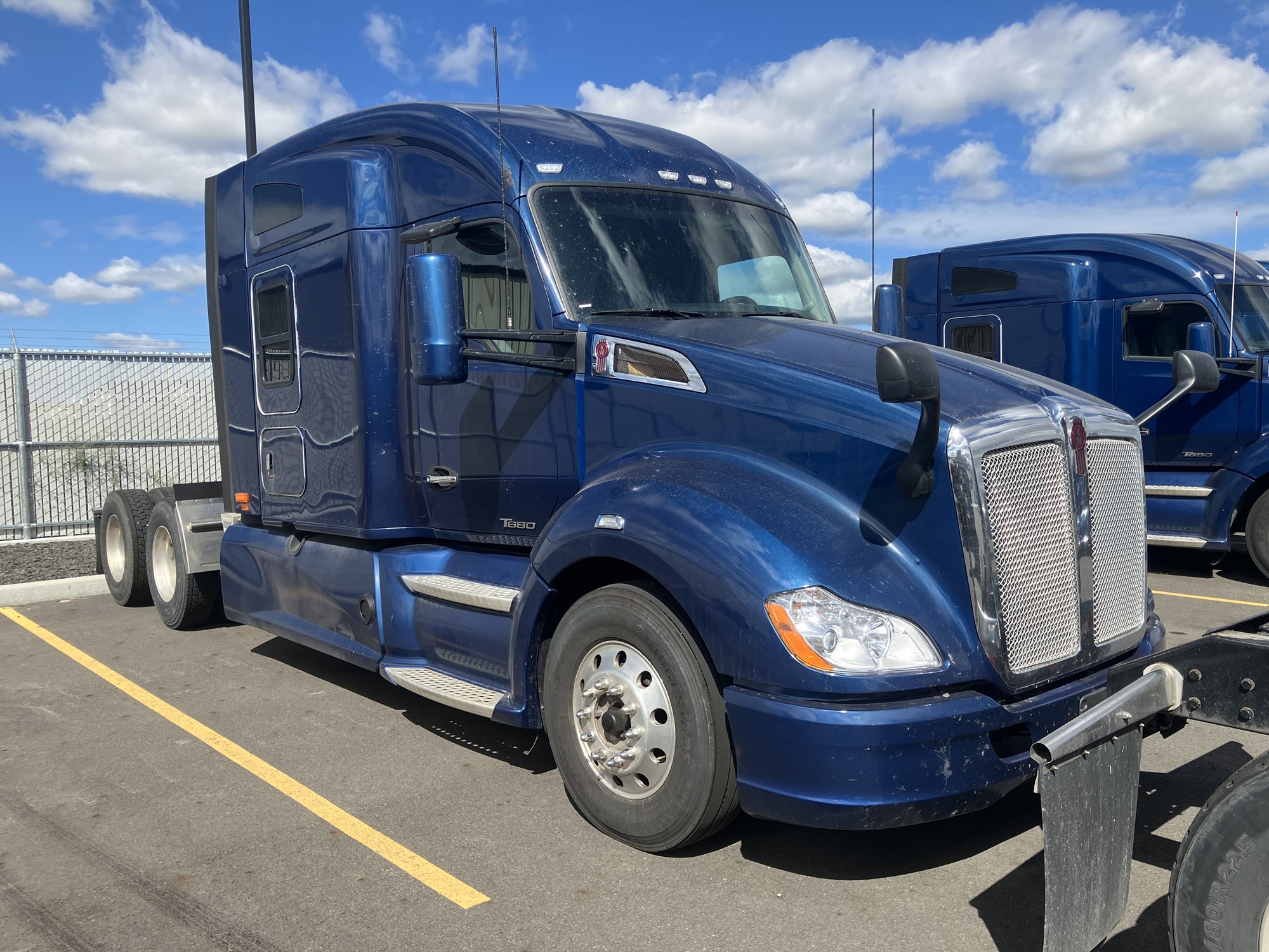2020 Kenworth T680 - image 4 of 6