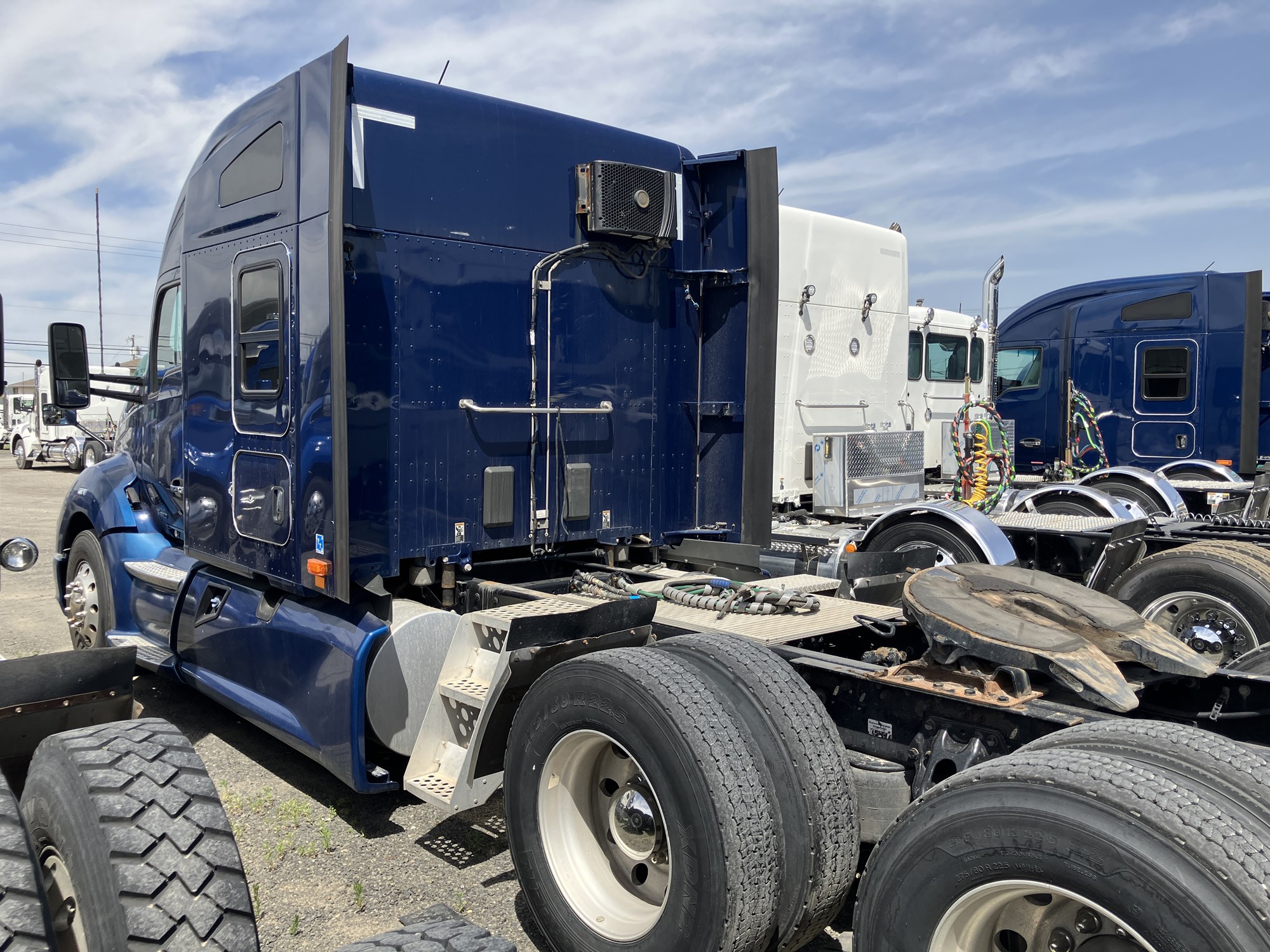 2020 Kenworth T680 - image 2 of 6