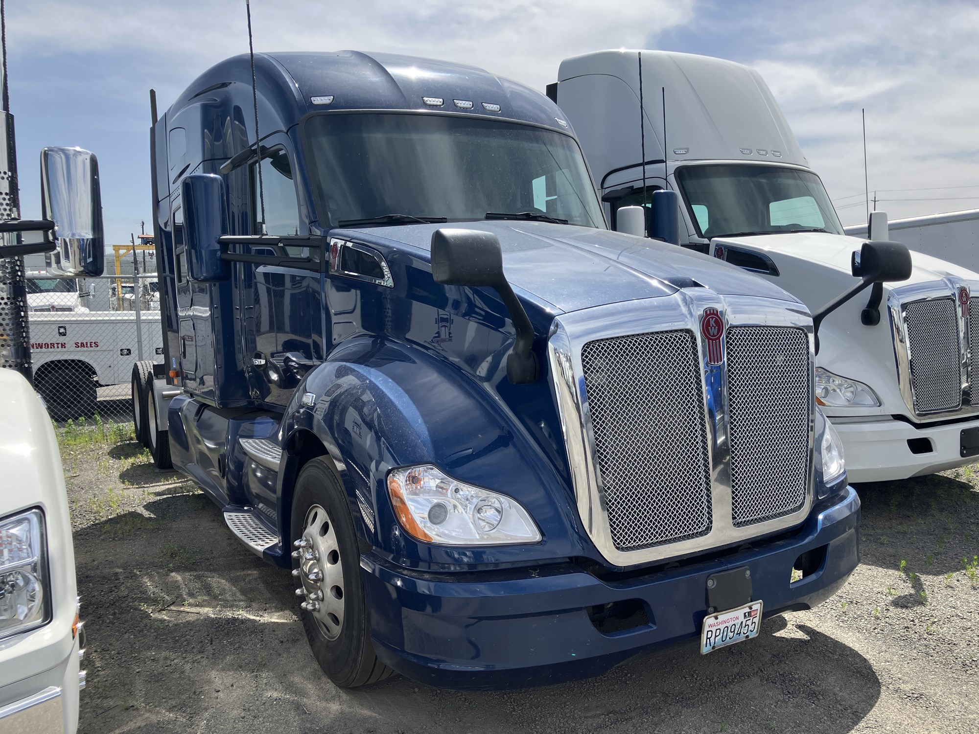 2020 Kenworth T680 - image 4 of 6
