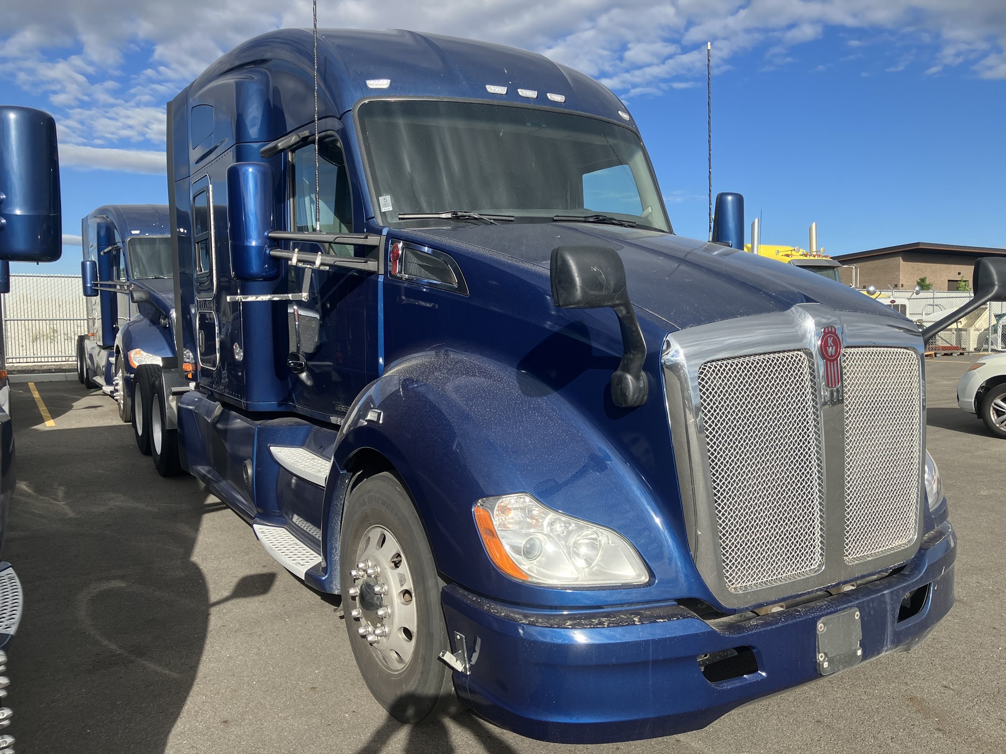 2020 Kenworth T680 - image 5 of 6