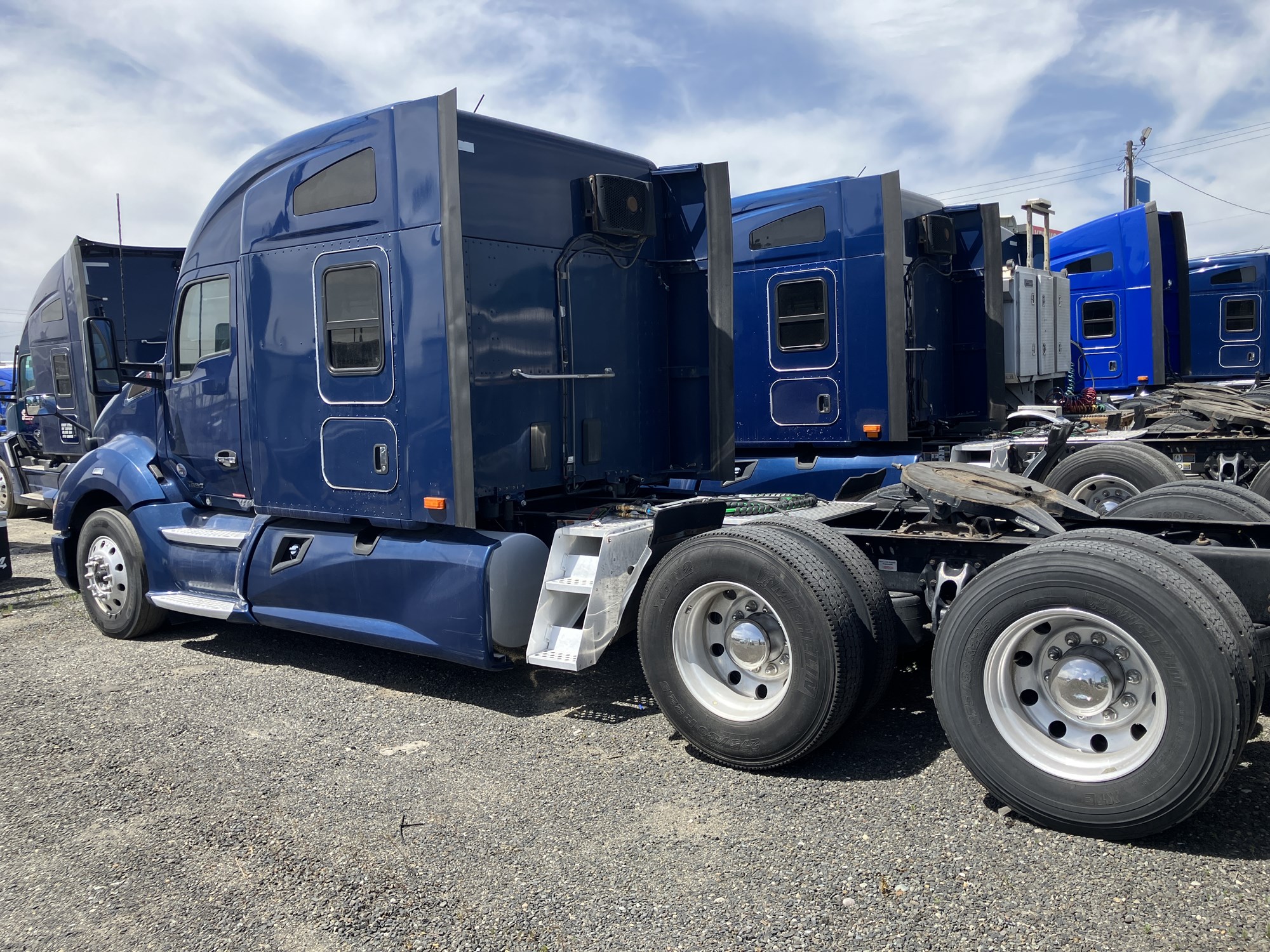 2020 Kenworth T680 - image 2 of 6