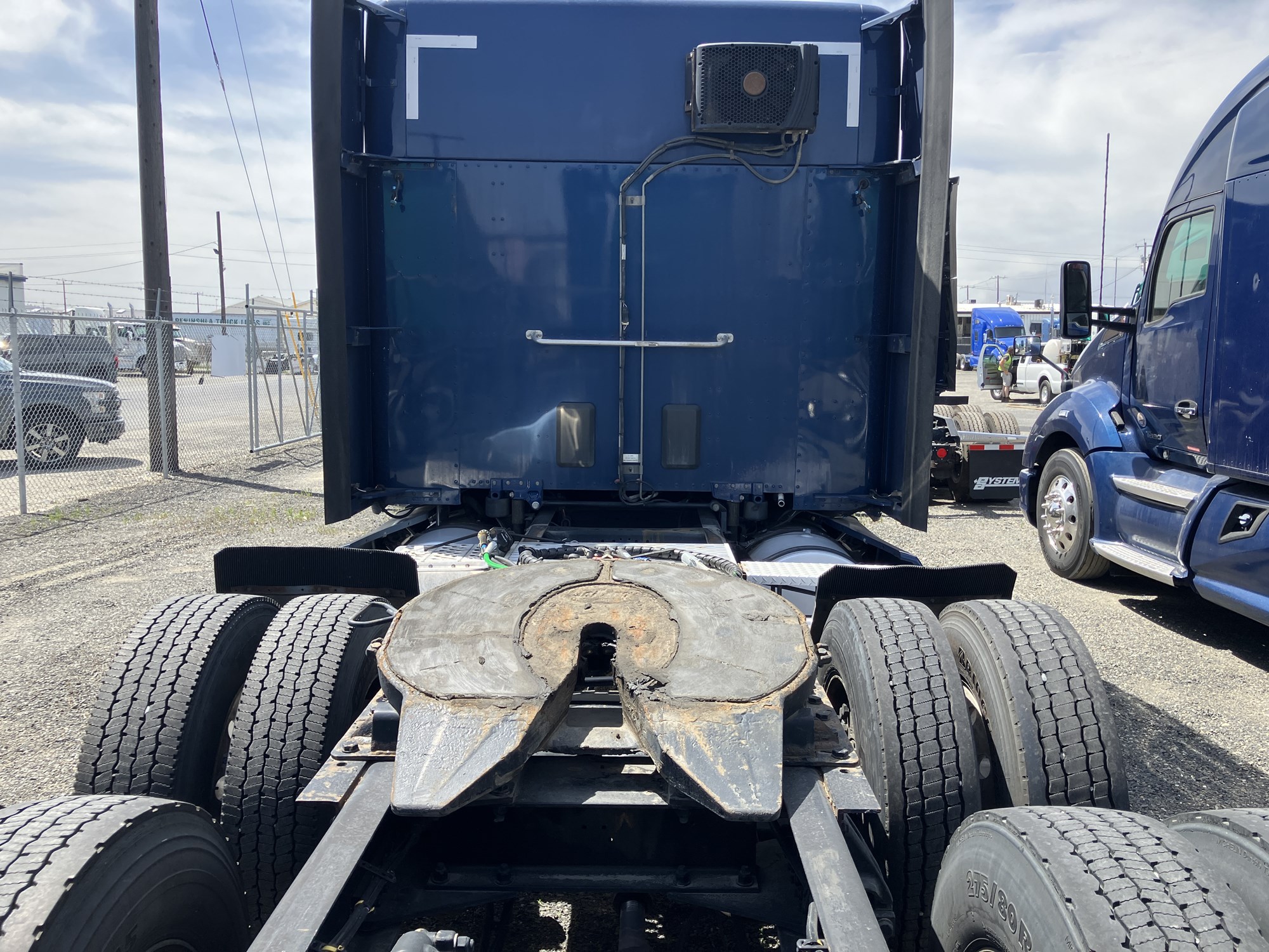 2020 Kenworth T680 - image 3 of 6