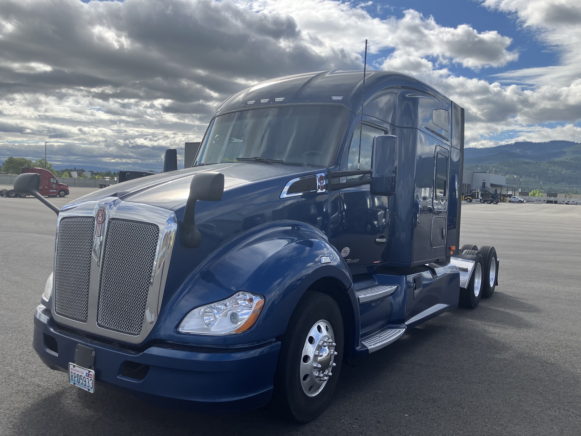 2020 Kenworth T680 - image 1 of 6
