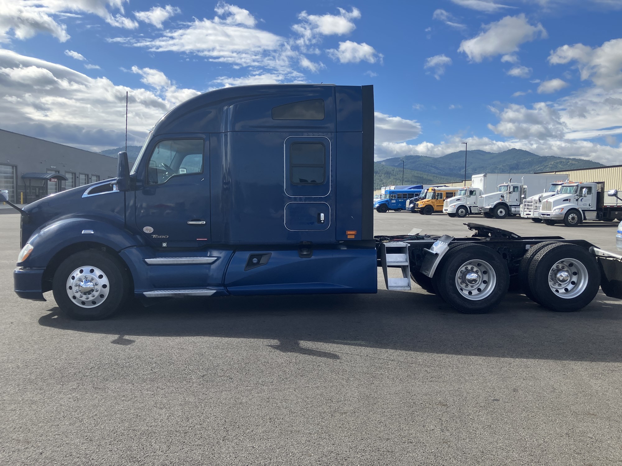 2020 Kenworth T680 - image 2 of 6