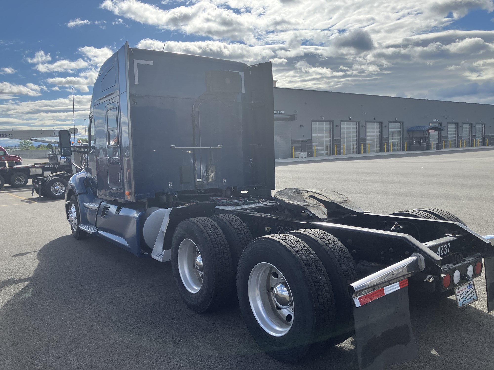2020 Kenworth T680 - image 3 of 6