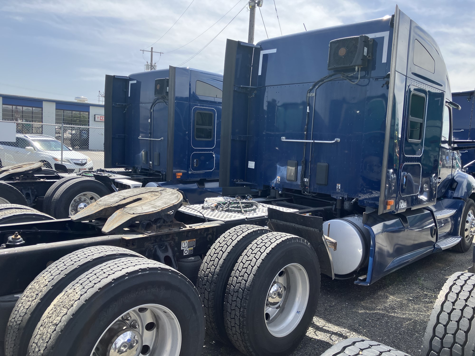 2020 Kenworth T680 - image 3 of 6