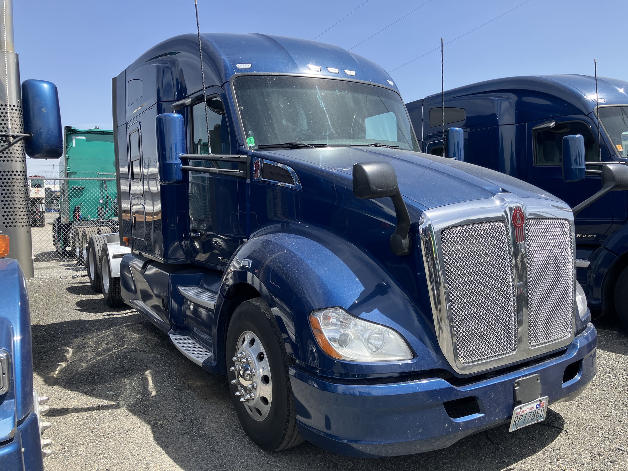 2020 Kenworth T680 - image 4 of 6