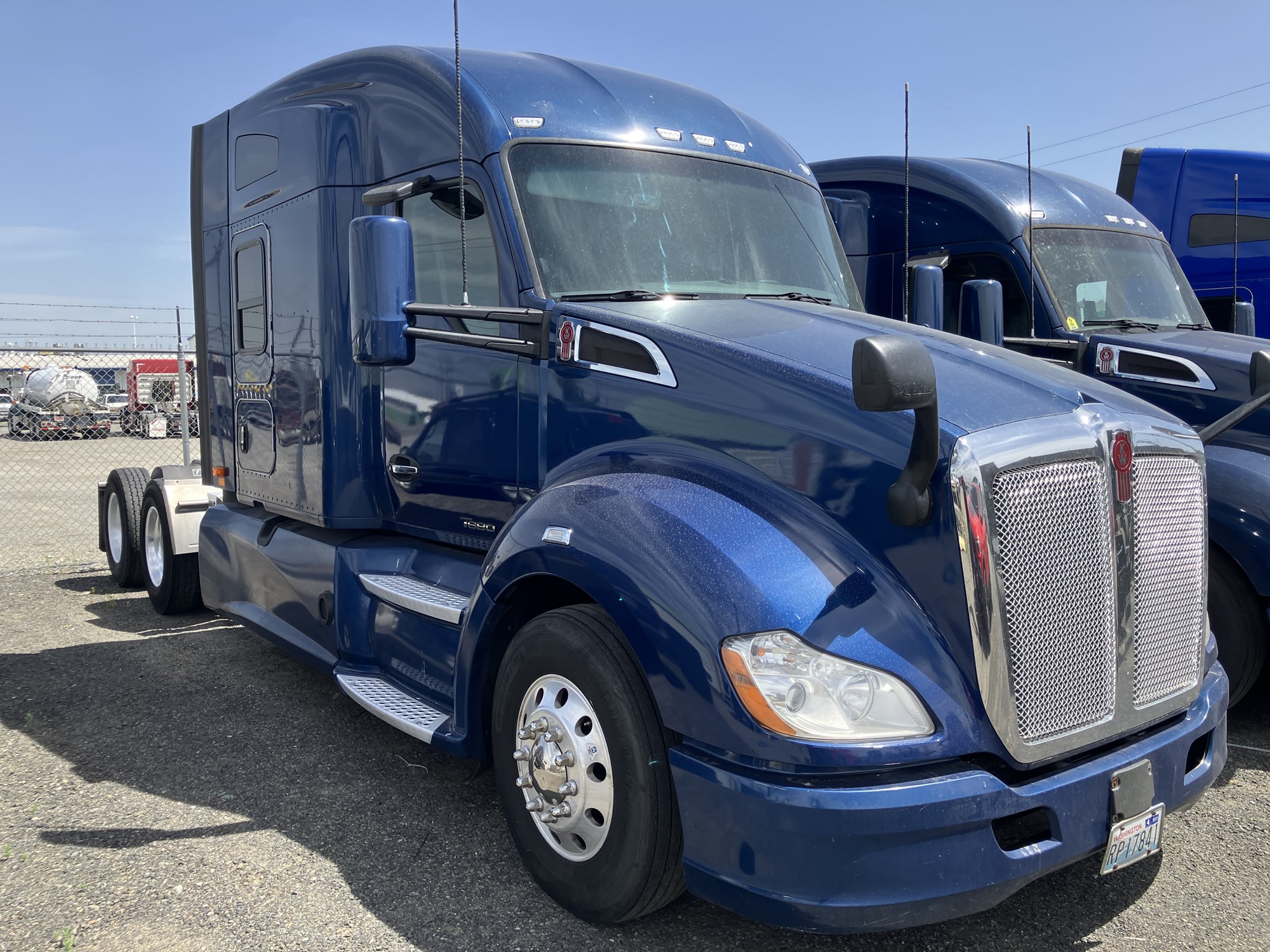 2020 Kenworth T680 - image 2 of 6