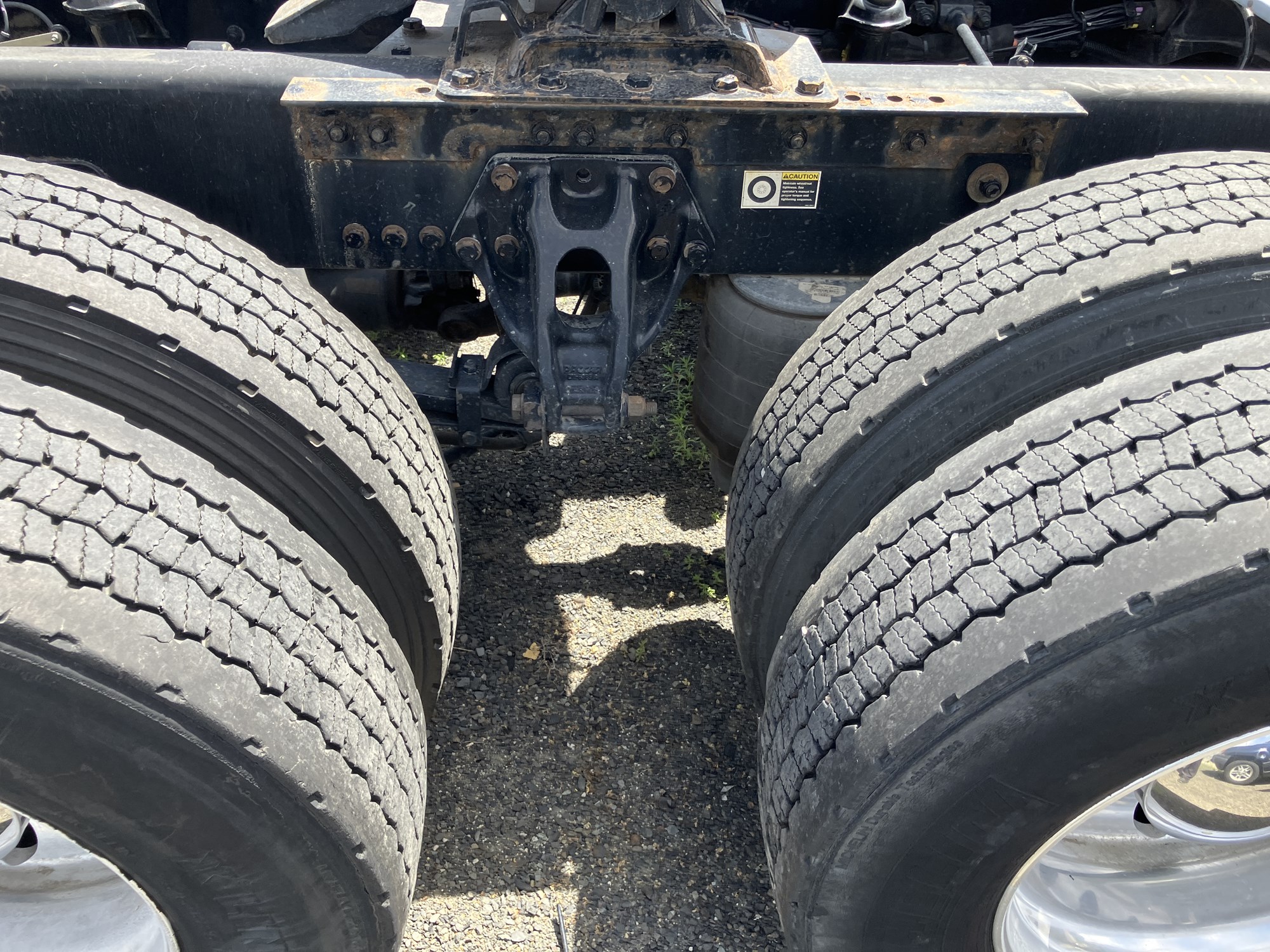 2020 Kenworth T680 - image 3 of 6