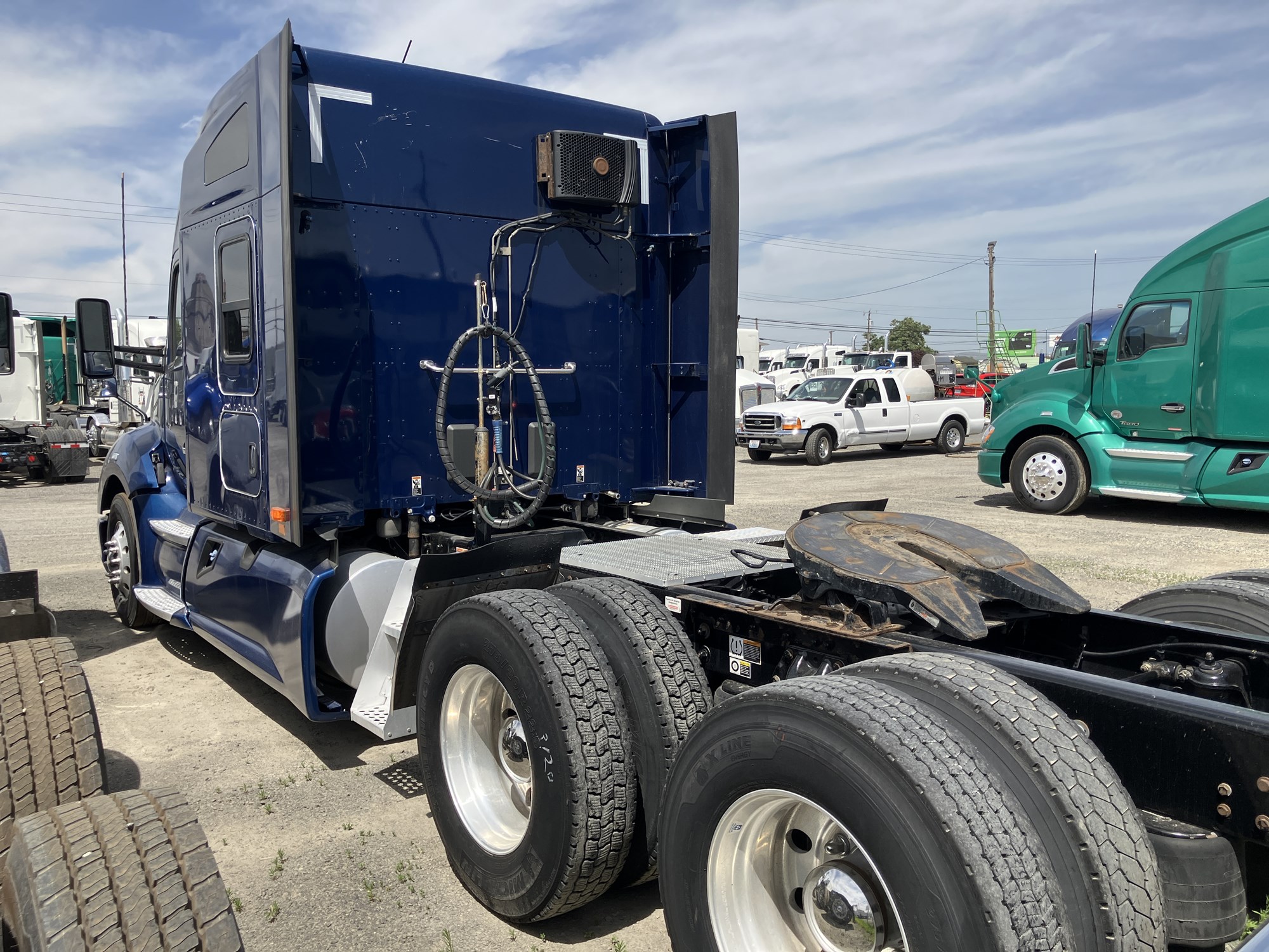 2020 Kenworth T680 - image 2 of 6