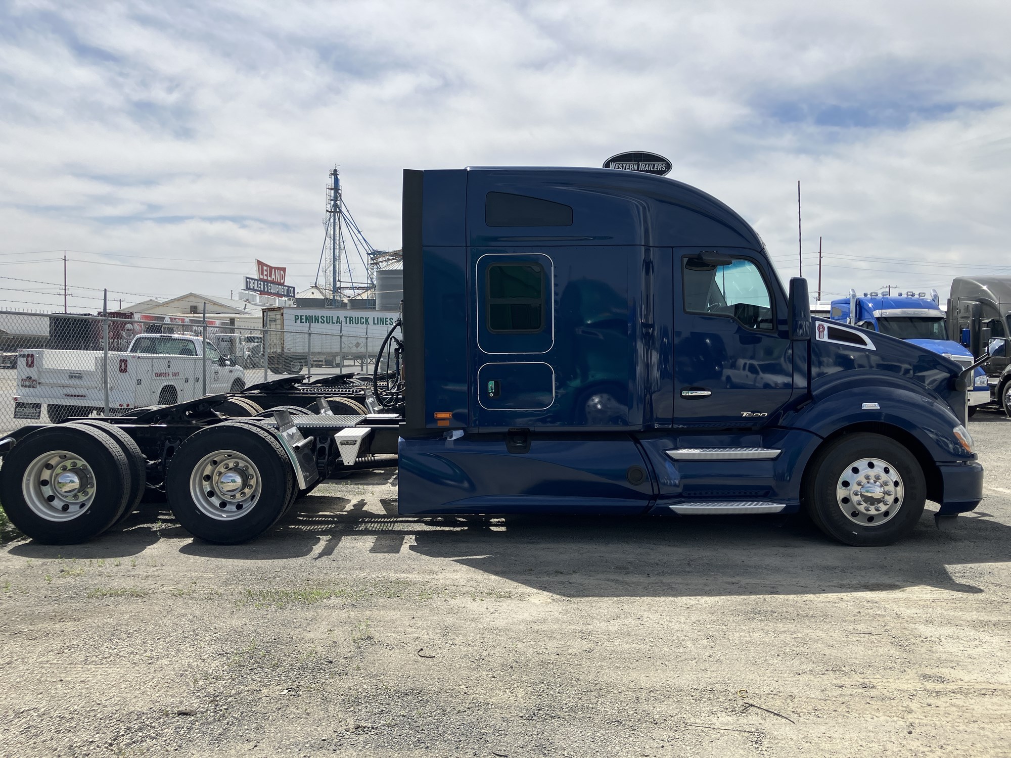 2020 Kenworth T680 - image 4 of 6
