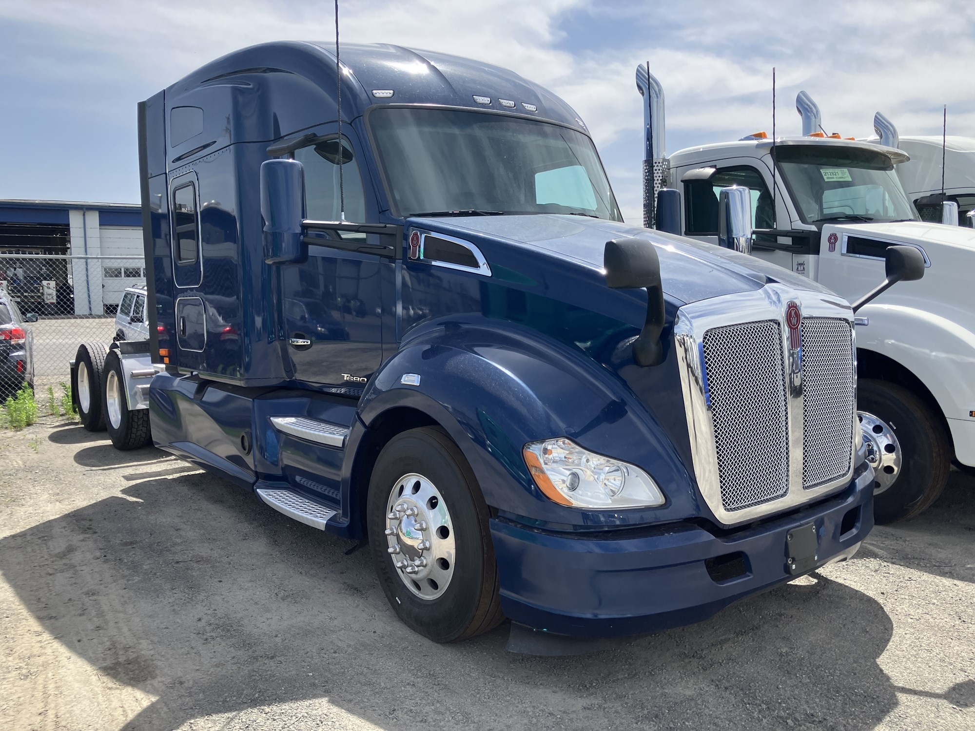 2020 Kenworth T680 - image 5 of 6